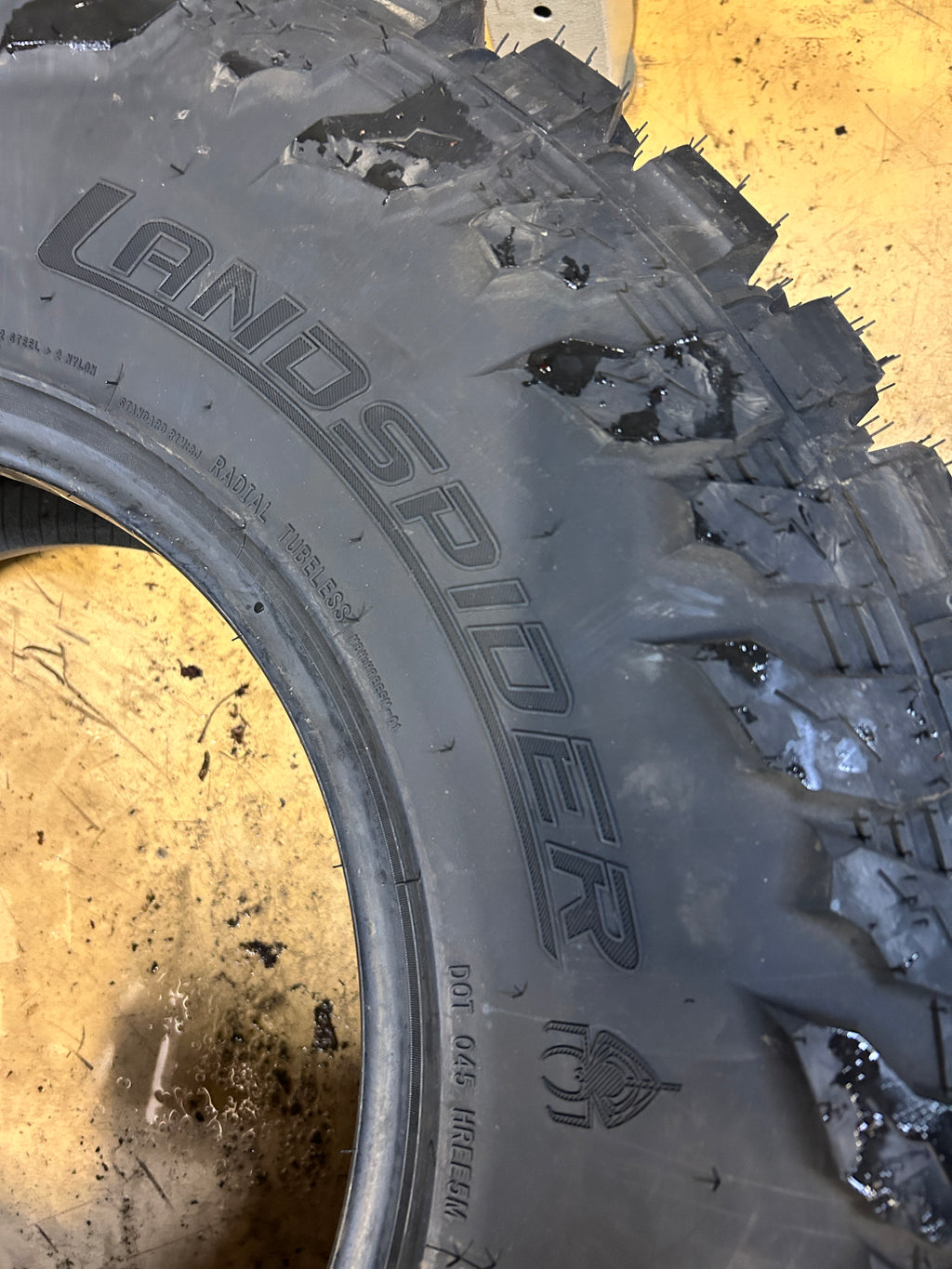 LANDSPIDER WILDTRAXX M/T BSW LT 285 75 16 126/123Q 10PLY MUD TIRE EMT005