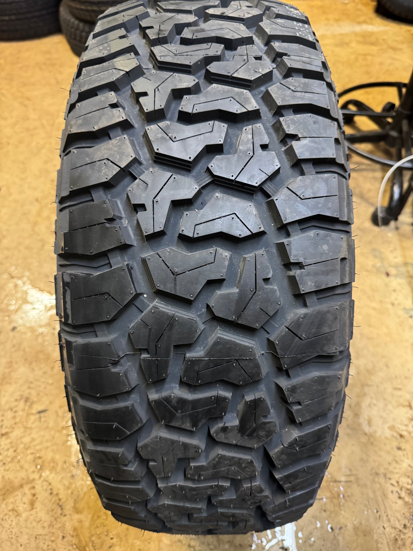 BLACKHAWK RIDGECRAWLER R/T BSW P 265 65 17 116Q XL RUGGED TERRAIN TIRE 1600450K