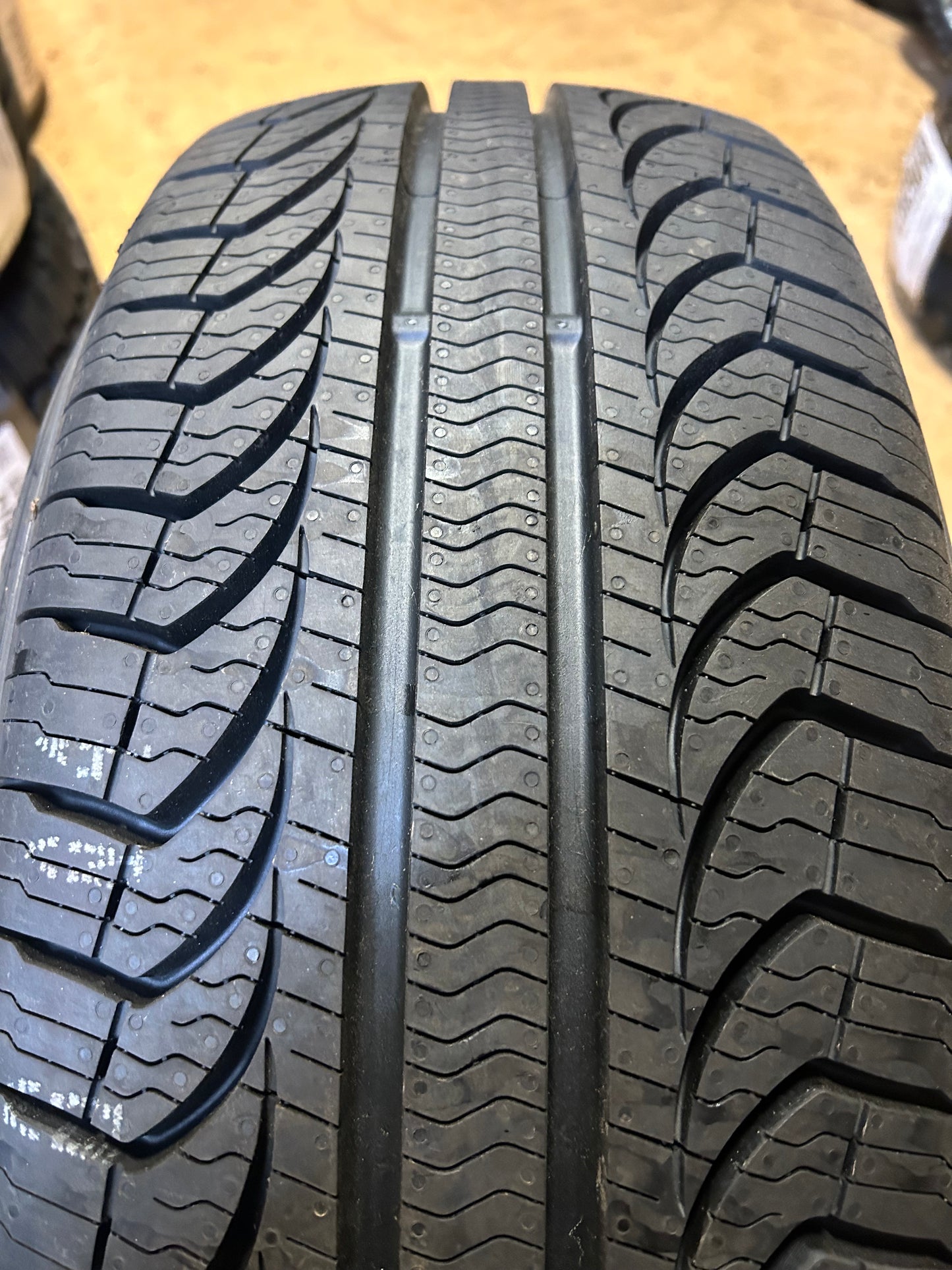 PIRELLI P4 PERSIST AS PLUS BSW P 215 65 16 98T ALL SEASON TIRE 4079000