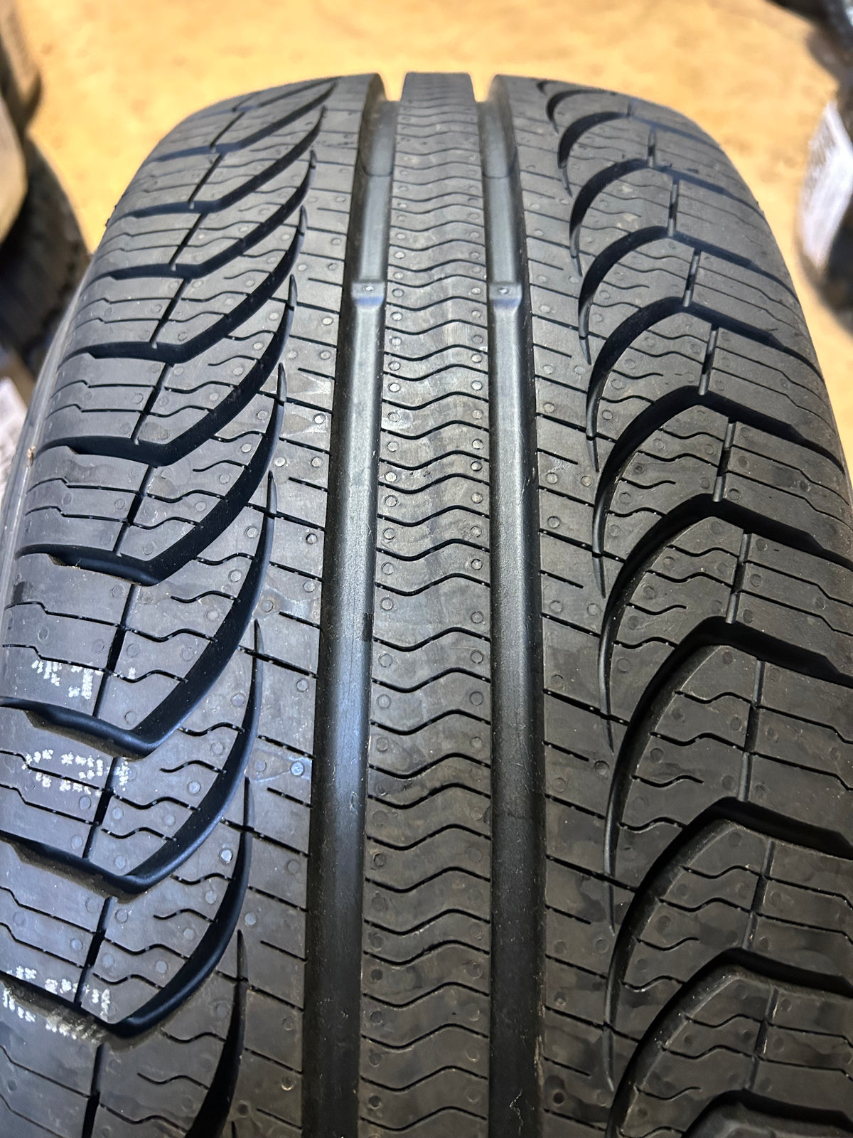 PIRELLI P4 PERSIST AS PLUS BSW P 215 65 16 98T ALL SEASON TIRE 4079000