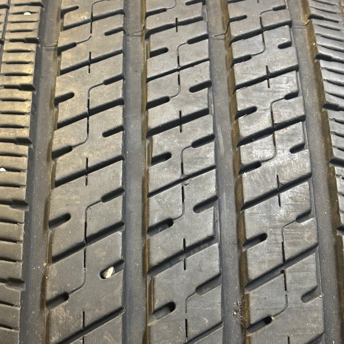 USED BRIDGESTONE DUELER LTH P 285 45 22 110H SL ALL SEASON TIRE 009627 10/32"