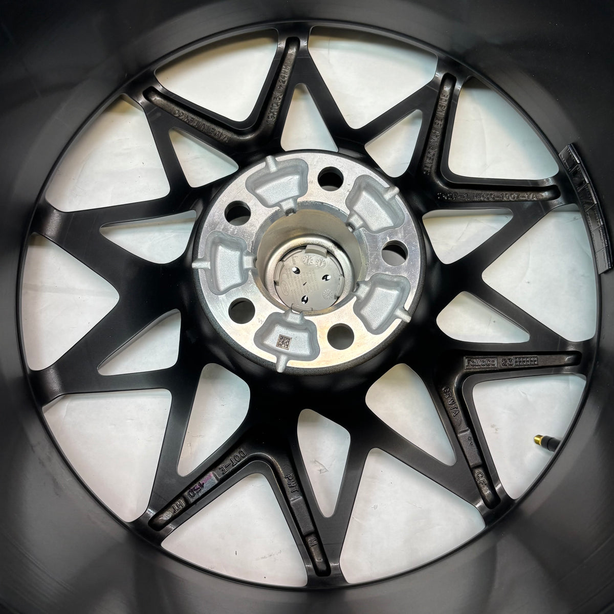 GENUINE FORD PERFORMANCE TARNISHED DARK ALUMINUM MUSTANG 19X10.5 5X4.5 ET24 FRONT WHEEL MR3C-1007-TA