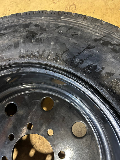 WESTLAKE CR960A BSW 235 75 17.5 143/141L 18PLY SEMI TIRE W/ WHEEL 1347777