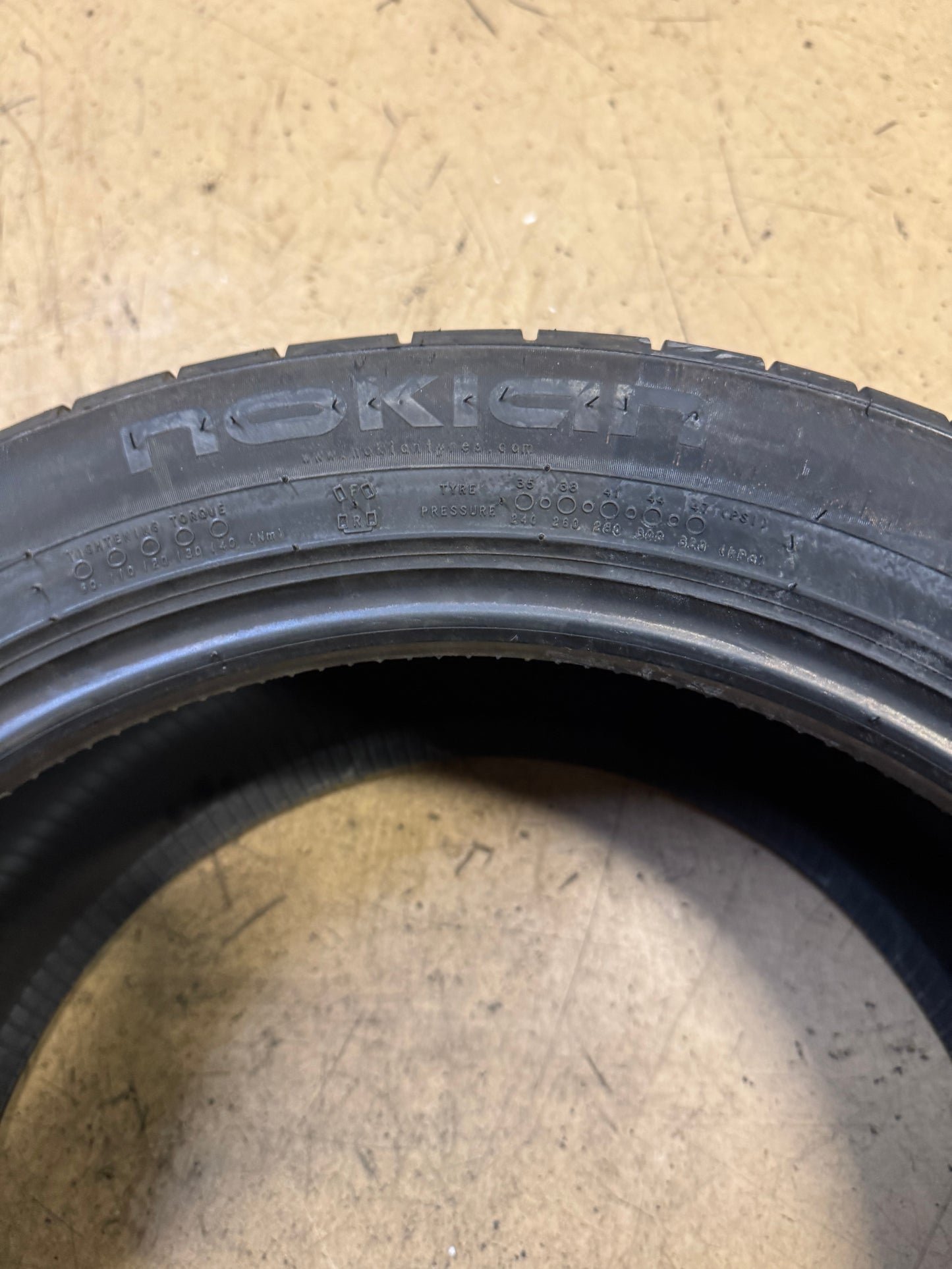 2 NOS NOKIAN ZLINE BSW P 245 45 17 99Y XL UHP SUMMER TIRE T428509