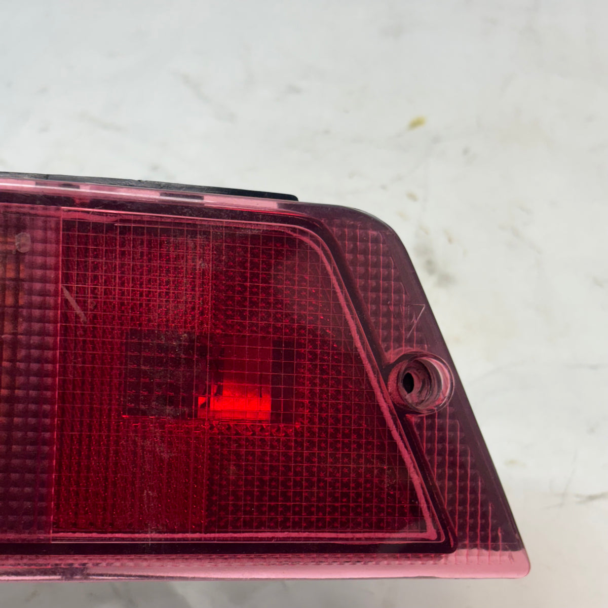 USED PORSCHE 911 TAIL LIGHT RIGHT PASSANGER 89-94 L90002404