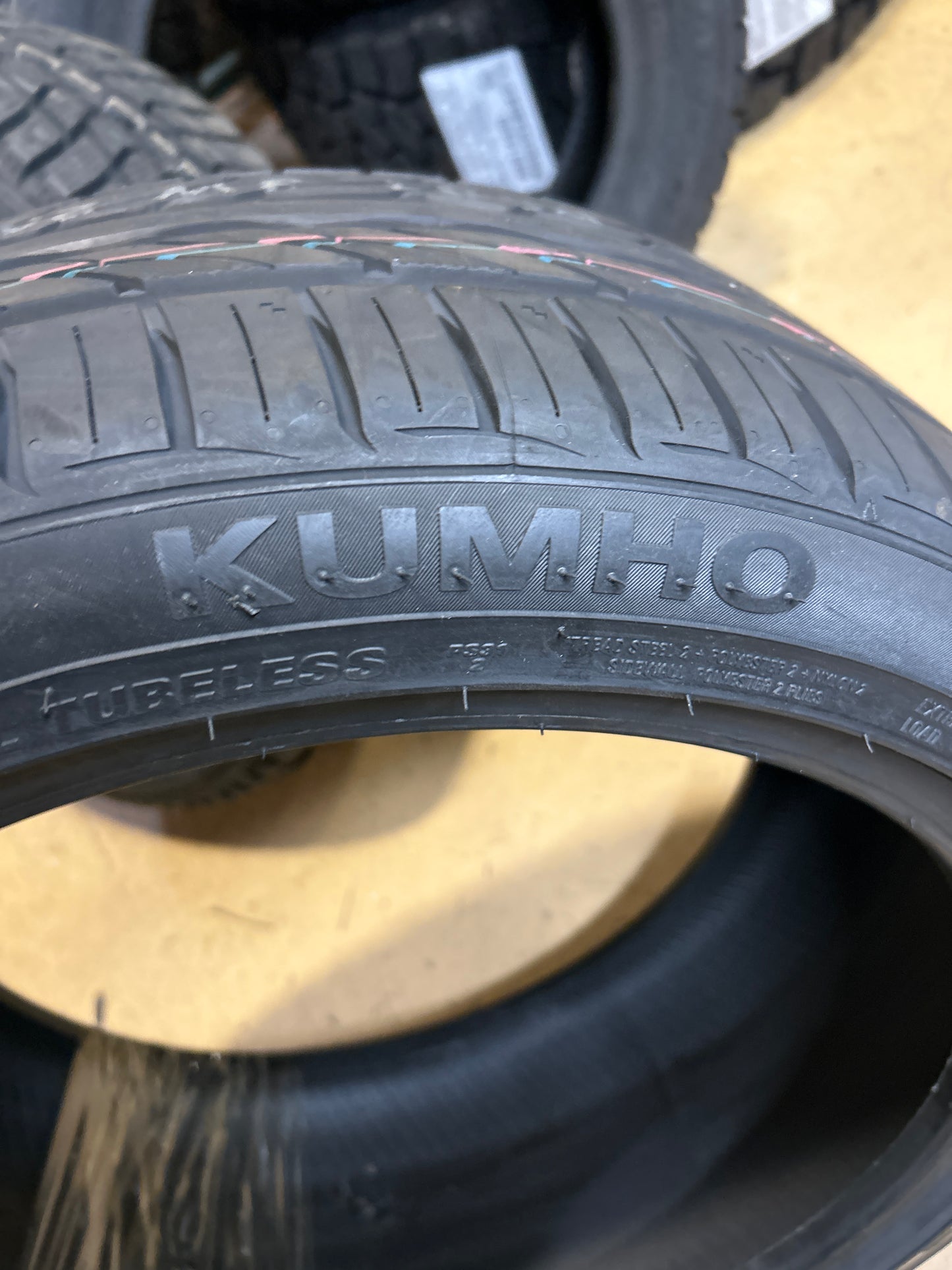 NOS 2 KUMHO ECSTA PS31 BSW P 235 40 18 95W XL FRONT UHP TIRE 2253673