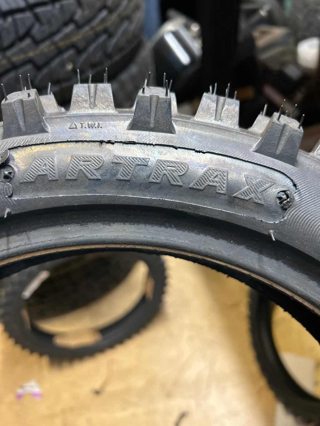 ARTRAX TOUGH GEAR-R BSW 80 100 12 50M SCOOTER TIRE 320380100120