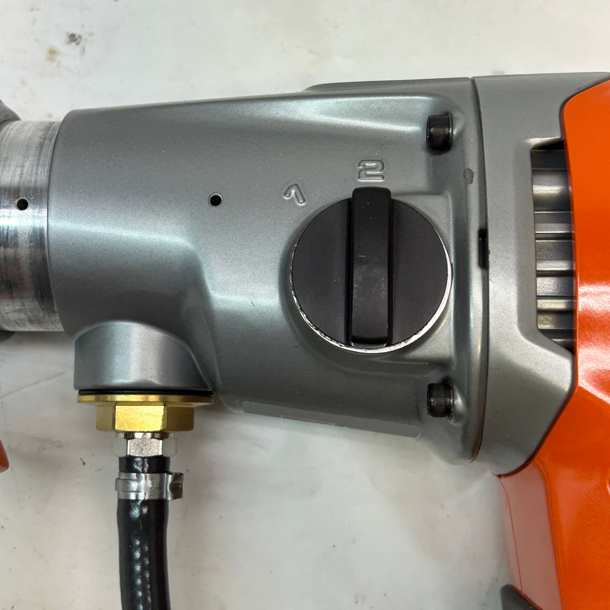 HUSQVARNA CORDLESS CORE DRILL W/ 2 BATTERIES & CHARGER DM 540I