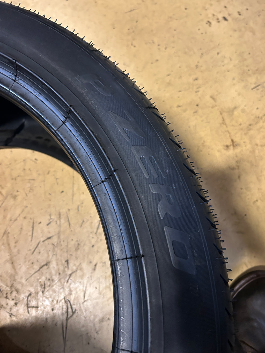 NOS PIRELLI P ZERO (*) BSW P 325 35 20 108Y UHP TIRE 2422700