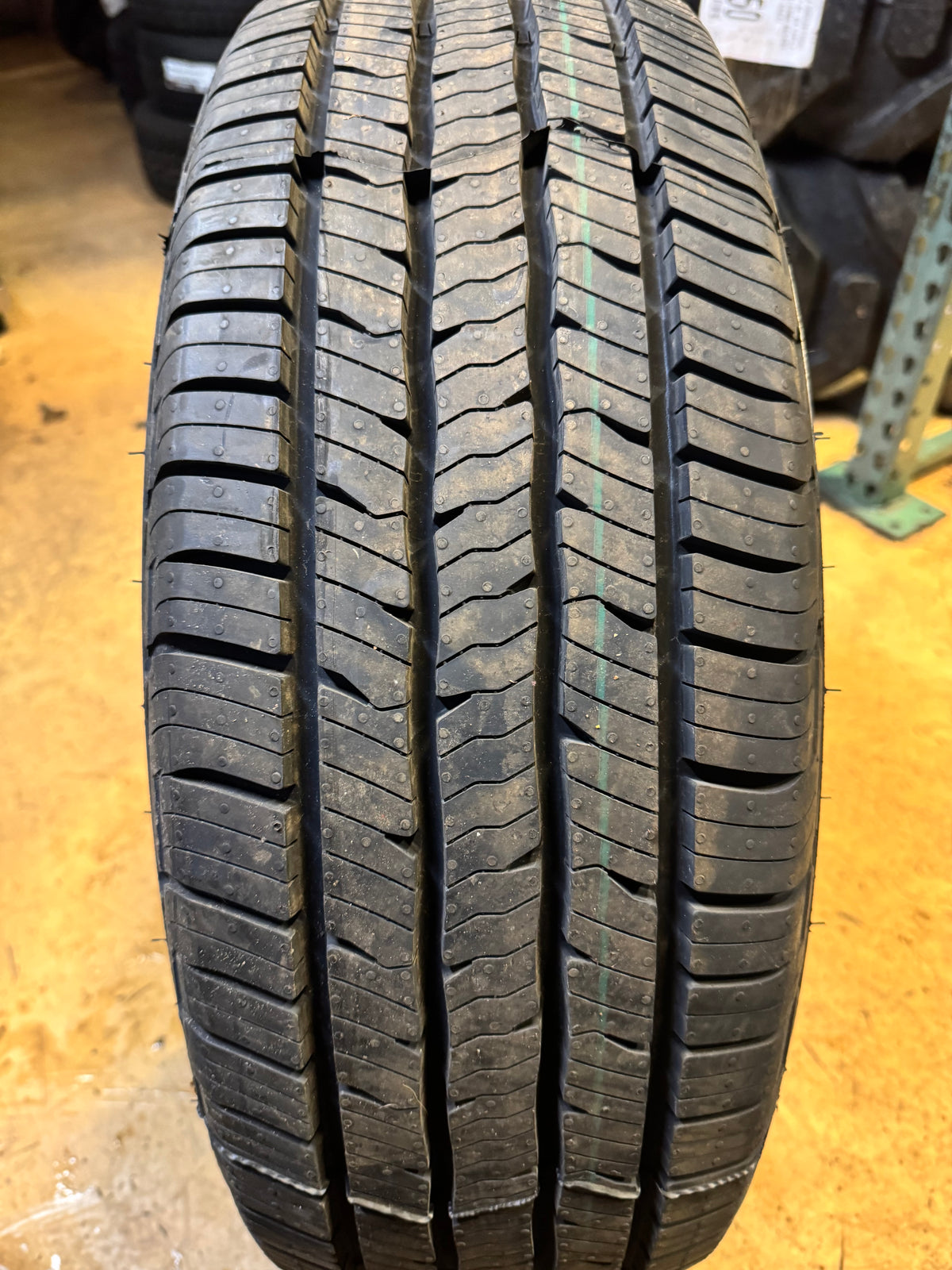 BFGOODRICH ADVANTAGE CONTROL HT BSW P  255 70 17 112T ALL SEASON TIRE 51850