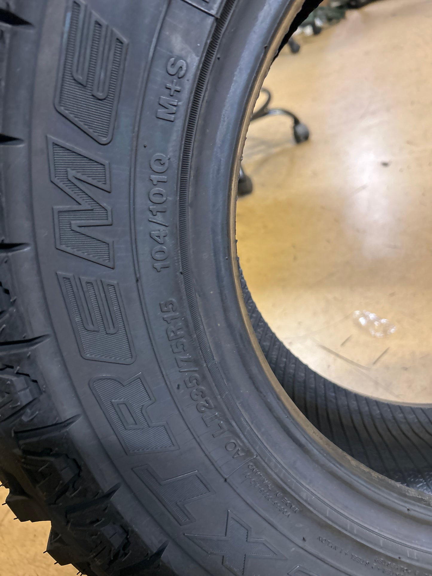 NOS 2 MUD CLAW EXTREME M/T BSW LT 235 75 15 104/101Q 6PLY MUD TIRE MCX12
