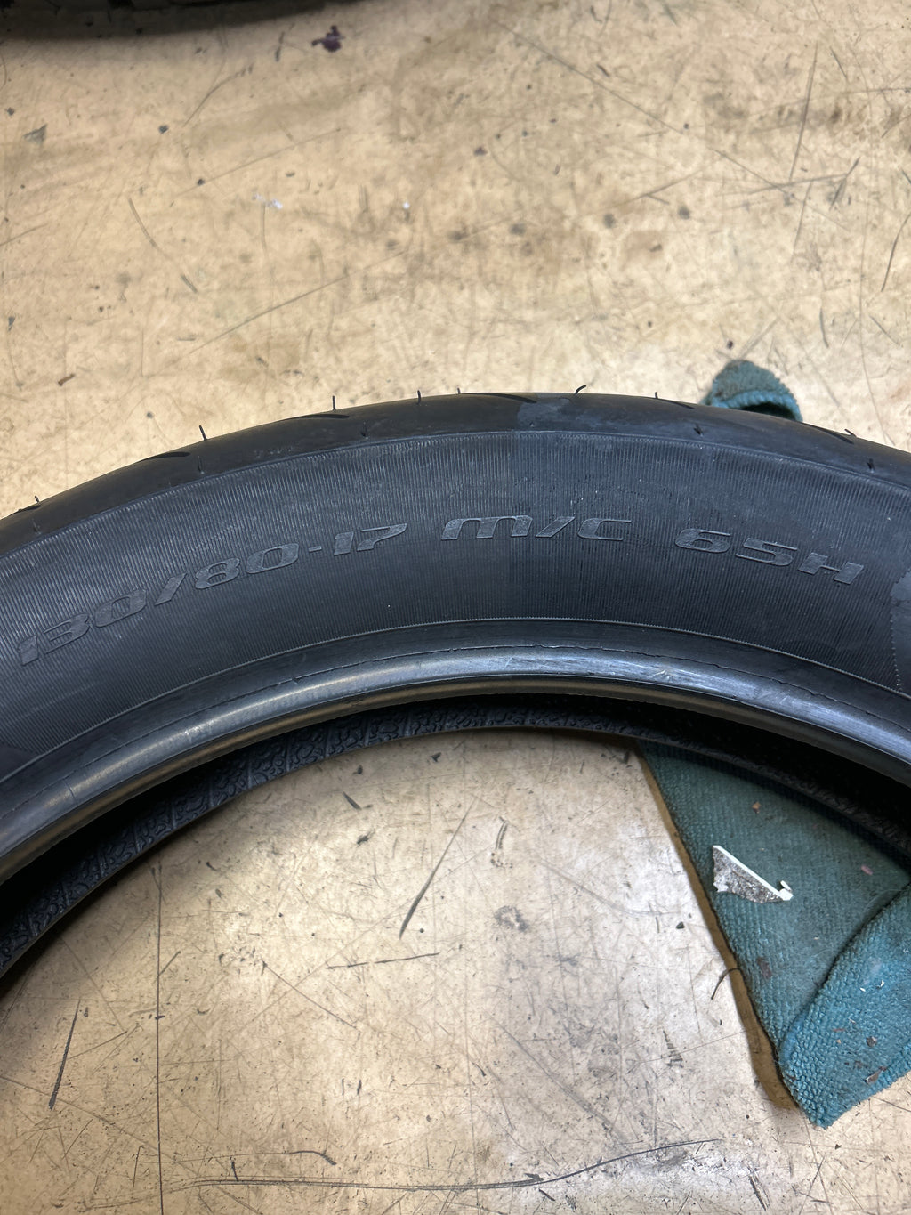 NOS METZELER SPORTEC KLASSIK BSW 130 80 17 65H REAR TIRE 2551400