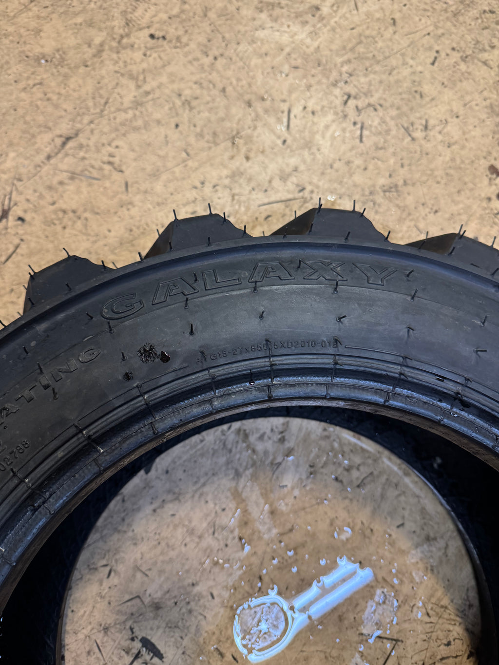 GALAXY XD2010 118A2 BSW  27 8.5 15 8PLY INDUSTRIAL TIRE 11114233
