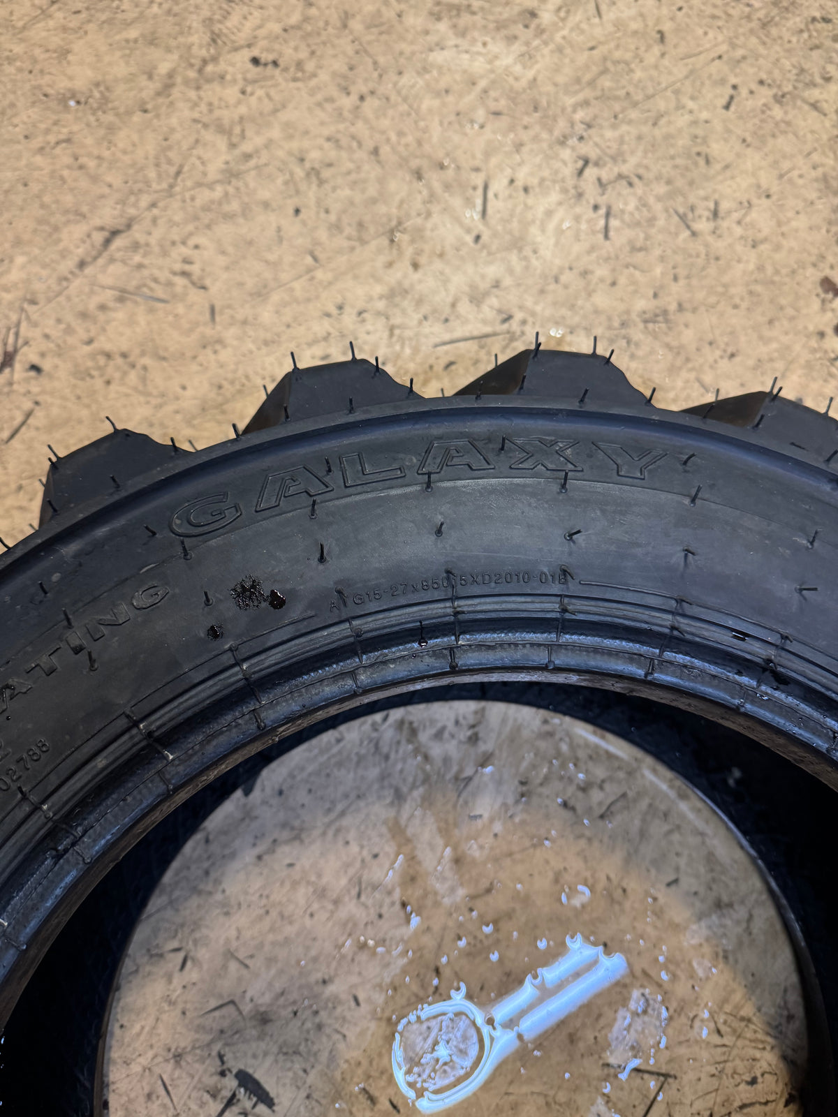 GALAXY XD2010 118A2 BSW  27 8.5 15 8PLY INDUSTRIAL TIRE 11114233