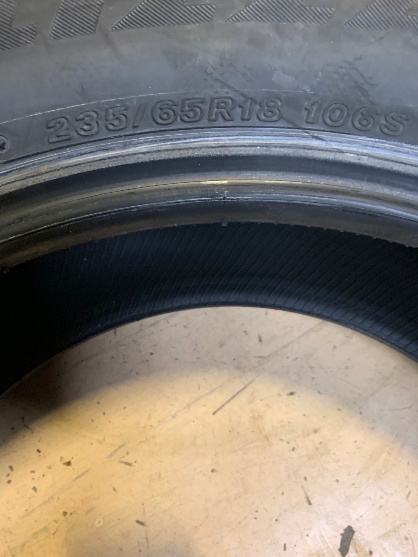 BRIDGESTONE BLIZZAK DM V2 BSW P 235 65 18 106S WINTER TIRE 015811