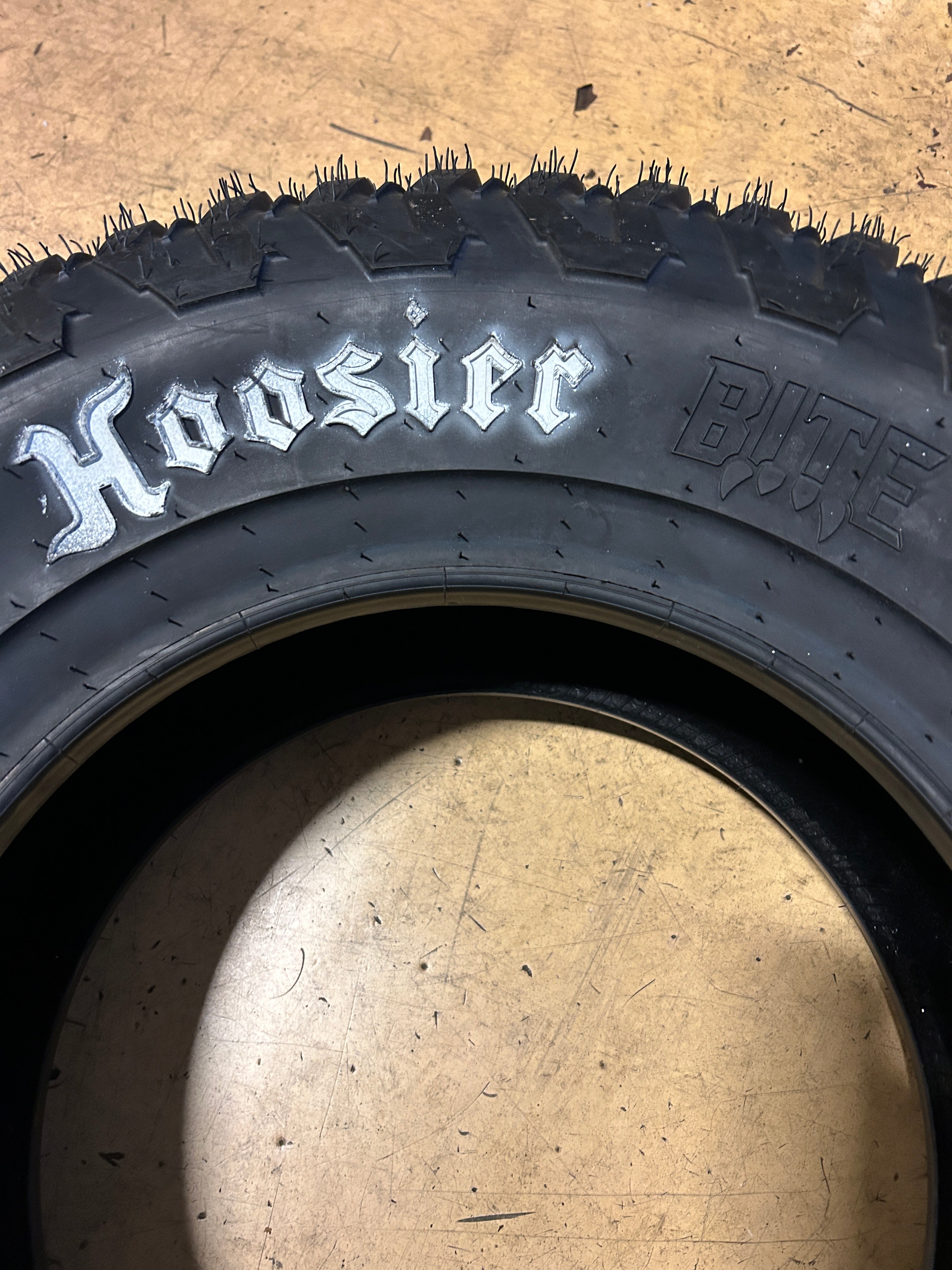 93 1/4" HOOSIER M550 RWL 30 10 15 RACING TIRE 16510M550