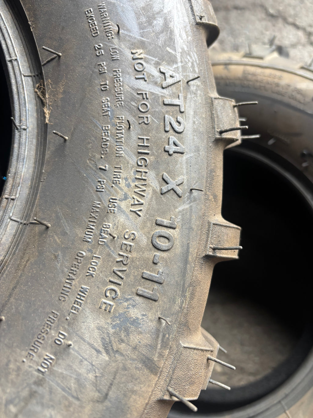 NOS CARLISLE AT489 BSW 24 10 11 48F ATV/UTV TIRE 589328