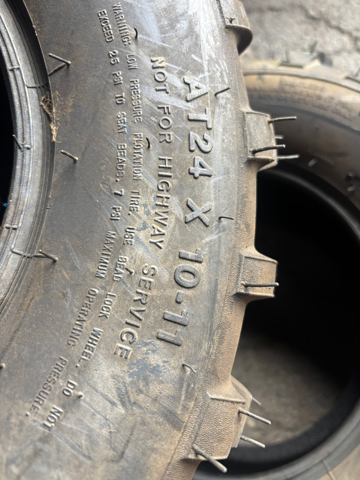 NOS CARLISLE AT489 BSW 24 10 11 48F ATV/UTV TIRE 589328