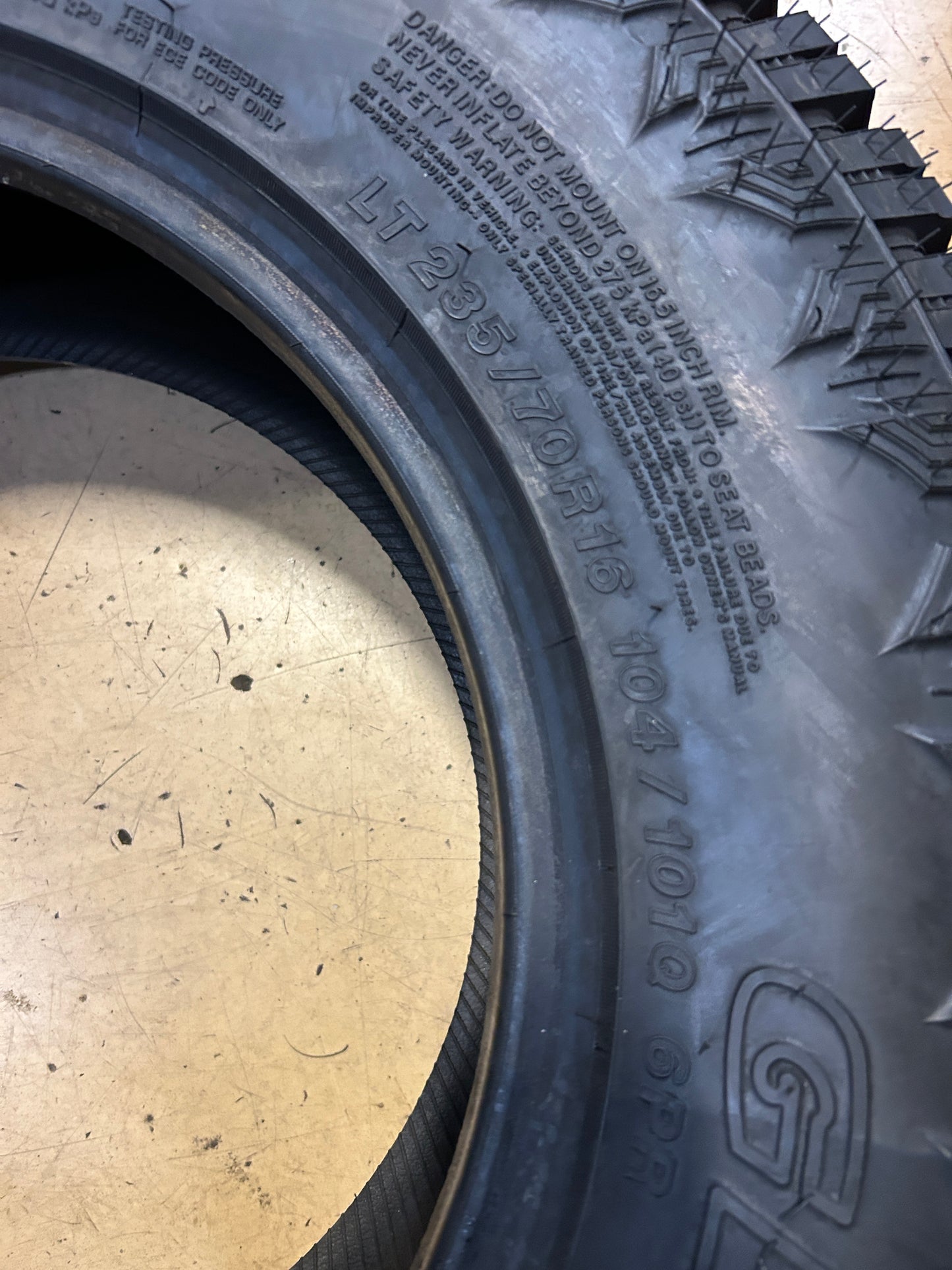 NOS YOKOHAMA GEOLANDAR X A/T BSW LT 235 70 16 104/101Q 6PLY TIRE 110116037