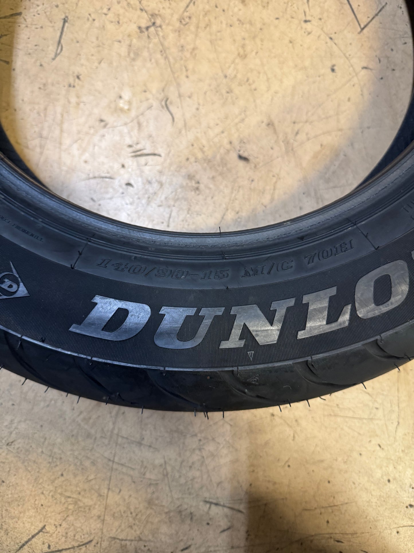 NOS DUNLOP ELITE 4 BSW 140 90 15 70H REAR MOTORCYCLE TIRE 45119043