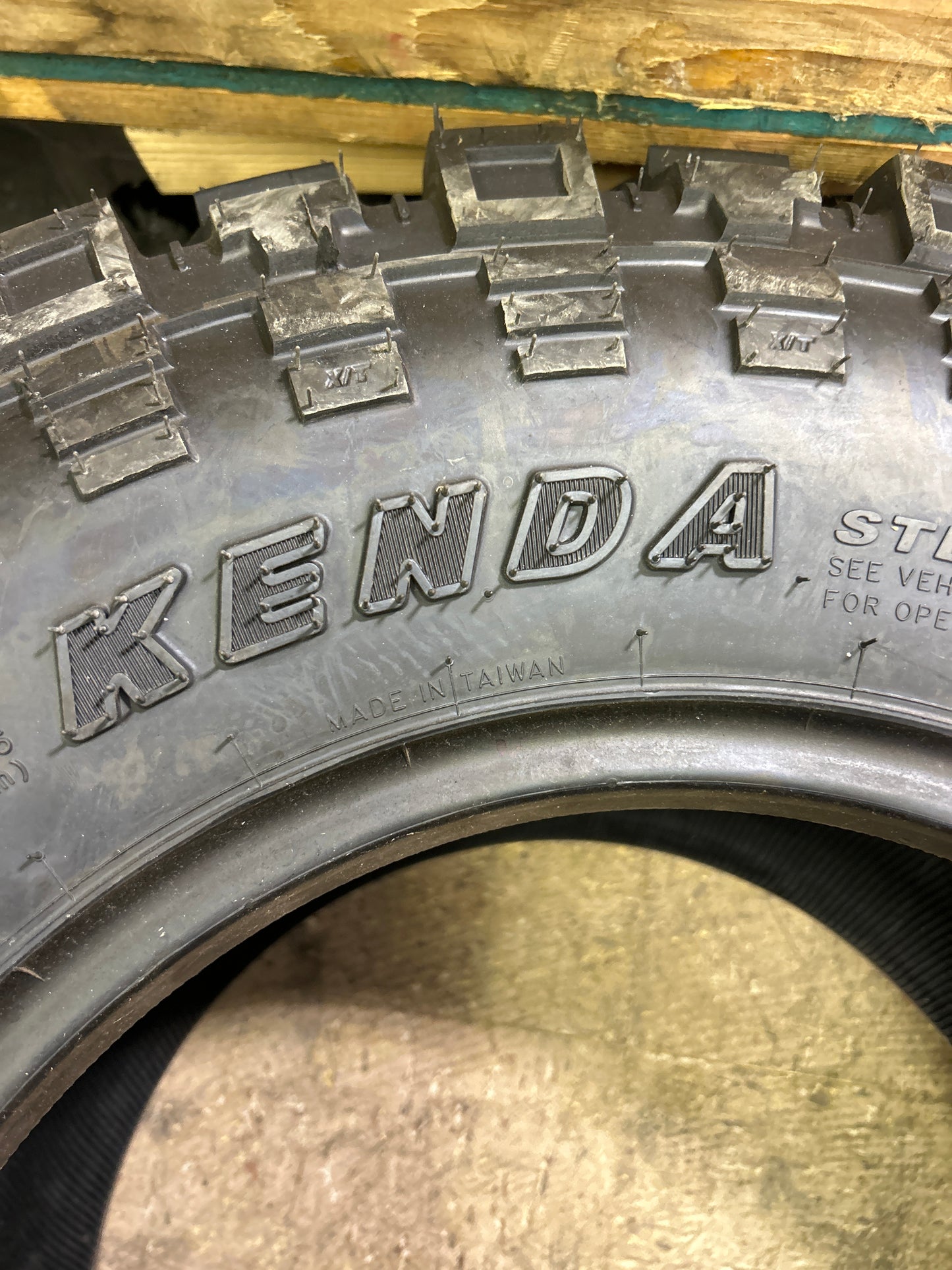 KENDA KLEVER X/T  BSW  28 10 14 70M 8PLY  ATV/UTV TIRE 083204143D1