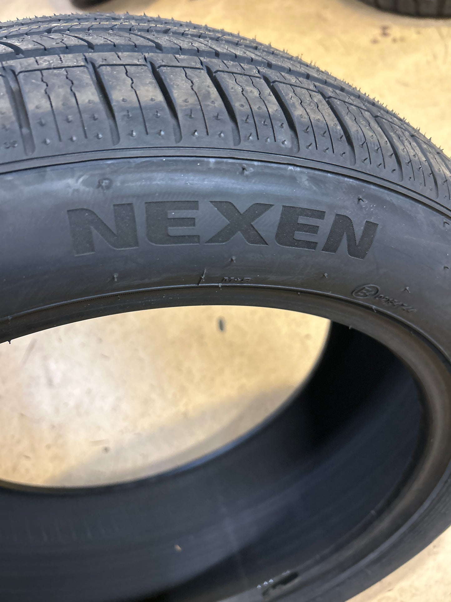 NEXEN NPRIZ S BSW P 215 50 18 92V ALL SEASON TIRE 12828NXK