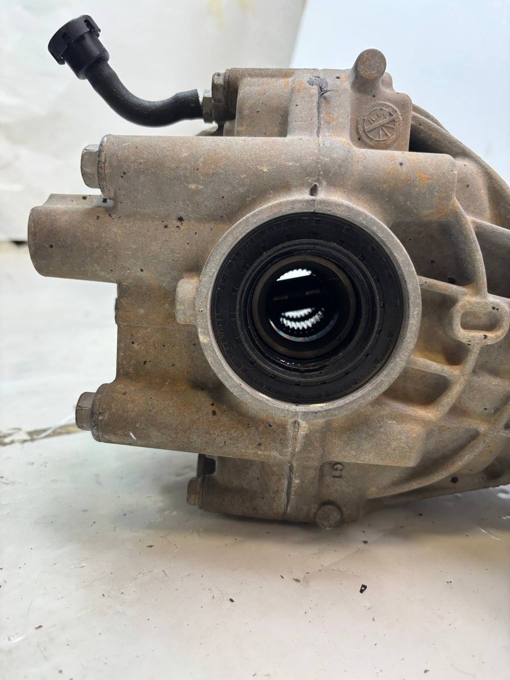 USED GENUINE MOPAR REAR AXLE DIFFERENTIAL CHRYSLER 300 DODGE CHARGER 6815936AC