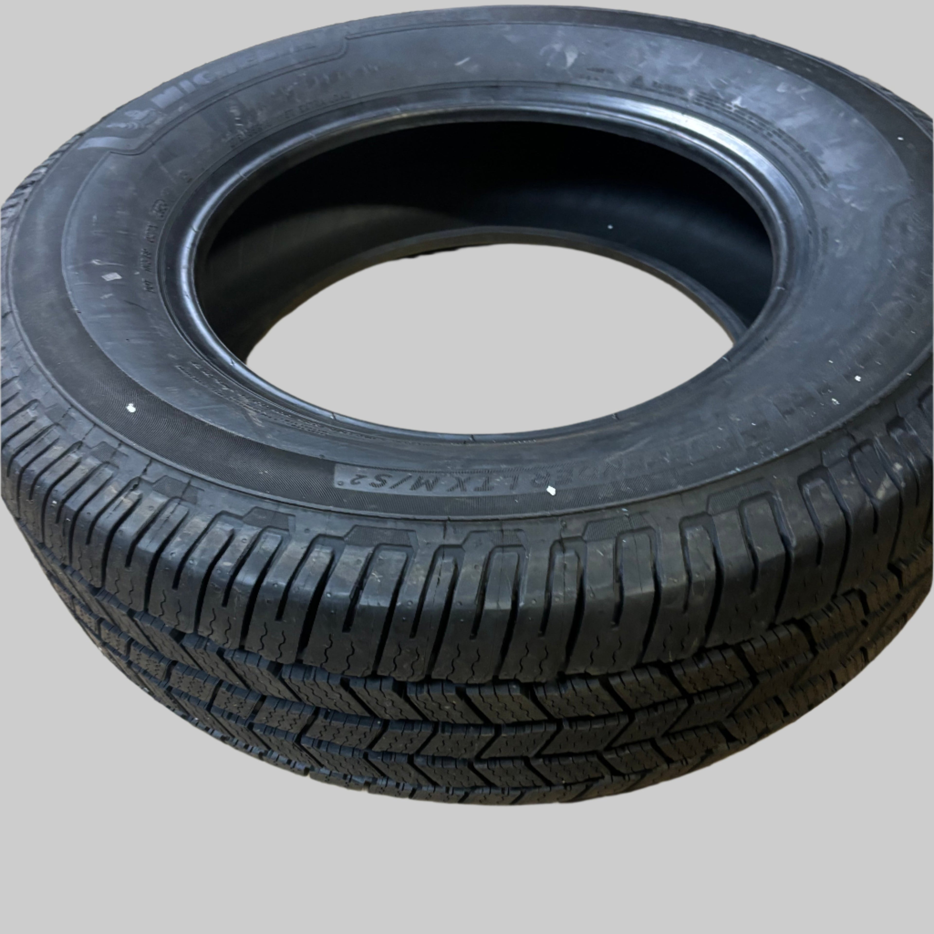 MICHELIN DEFENDER LTX M/S 2 BSW P 275 65 18 116T ALL SEASON TIRE 09590