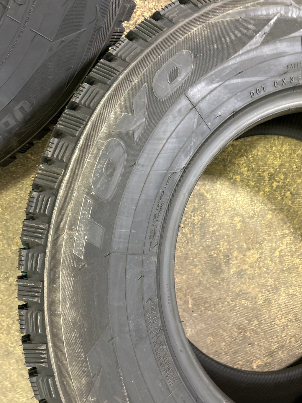 TOYO OBSERVE G3-ICE BSW  255/70R16 111T  WINTER TIRE 110390