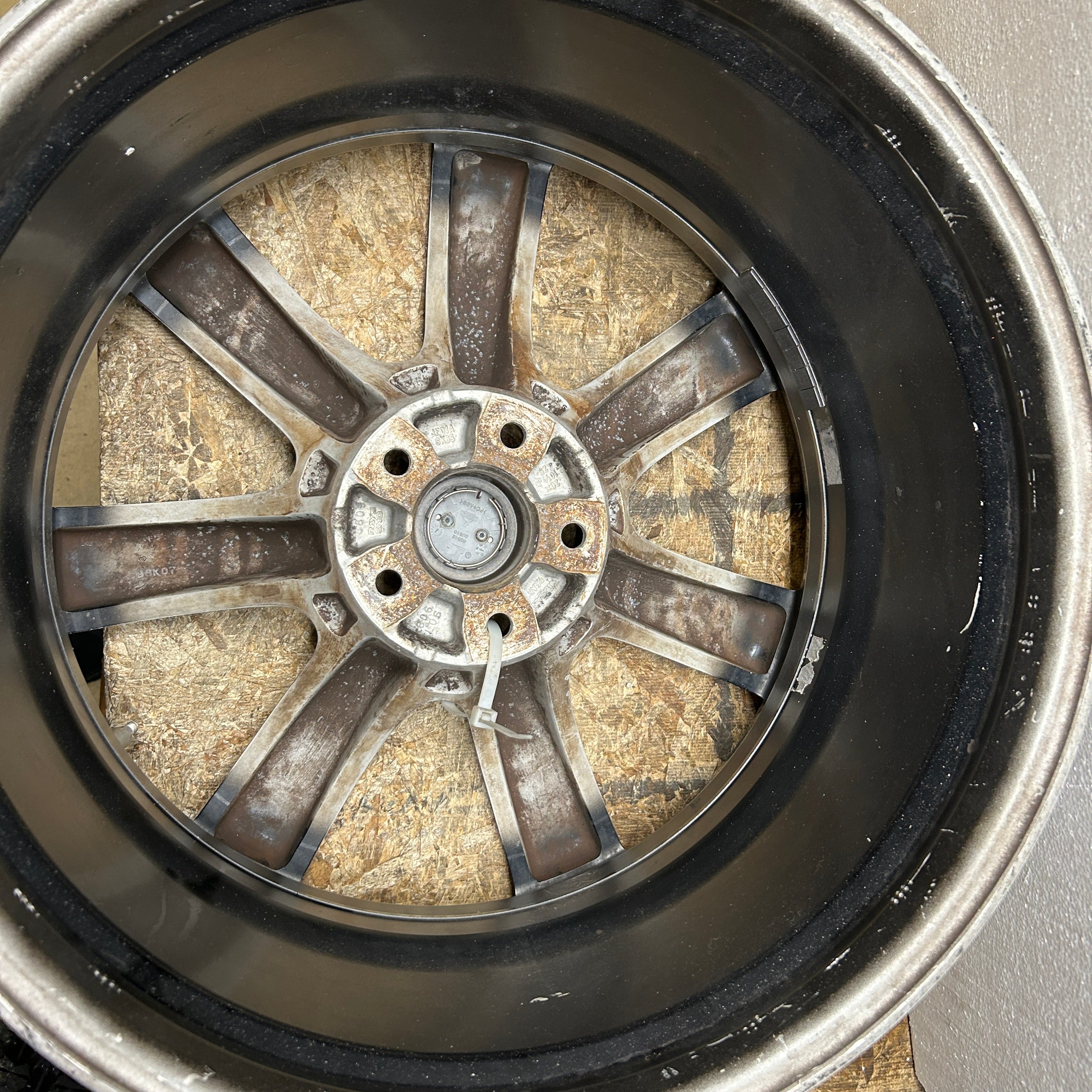 USED GENUINE NISSAN R35 GT-R FORGED RAYS REAR WHEEL 20X10.5 ET25