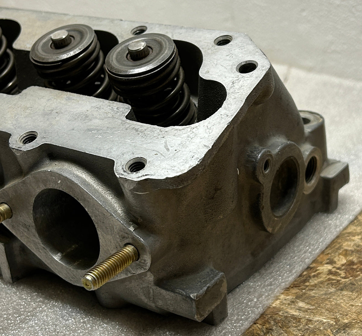 USED PORSCHE 928 S2 4.7L V8 CYLINDER HEAD 9281043483R
