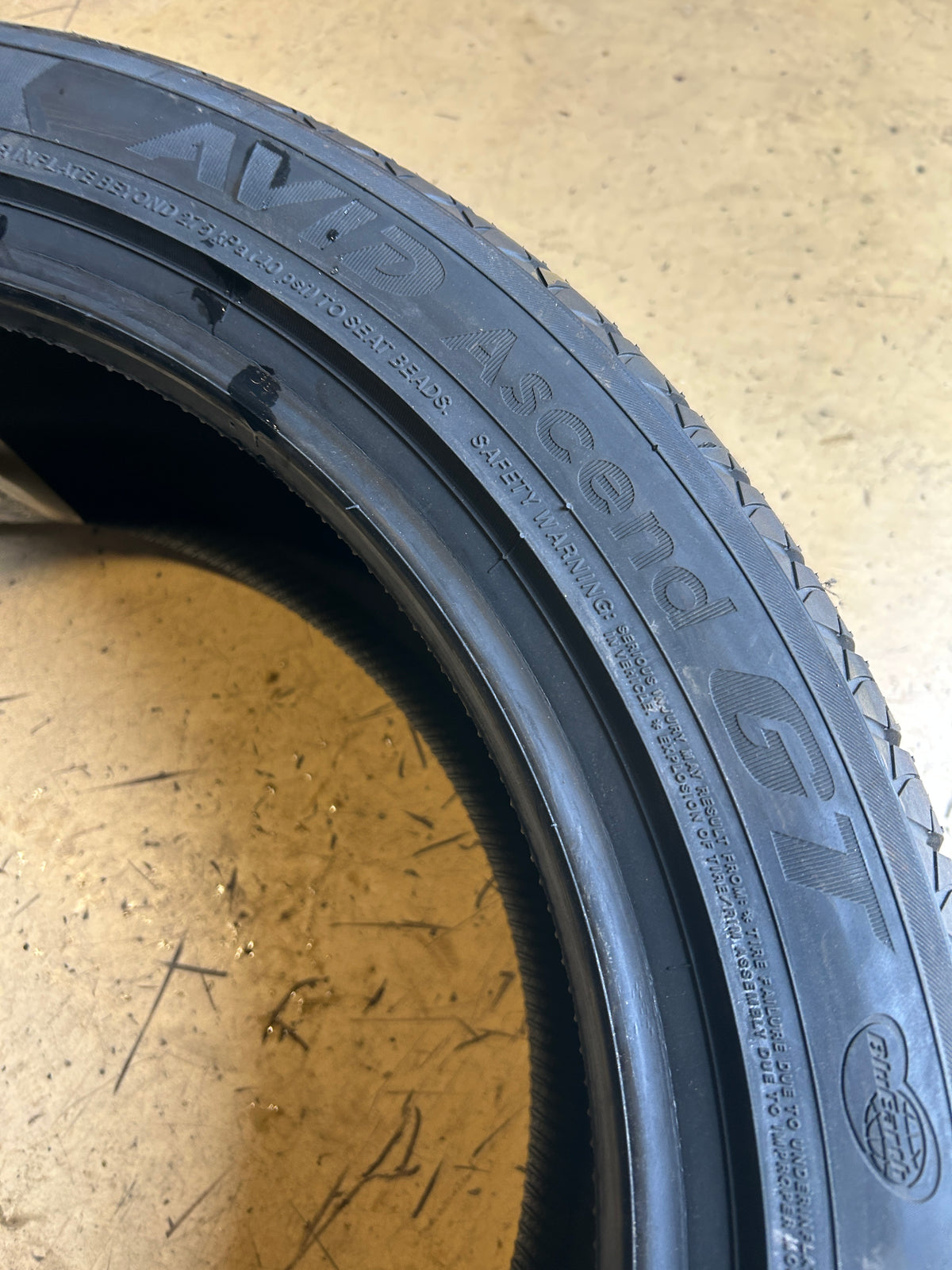 YOKOHAMA AVID ASCEND GT BSW P 245 45 19 98V  ALL SEASON TIRE 110132747