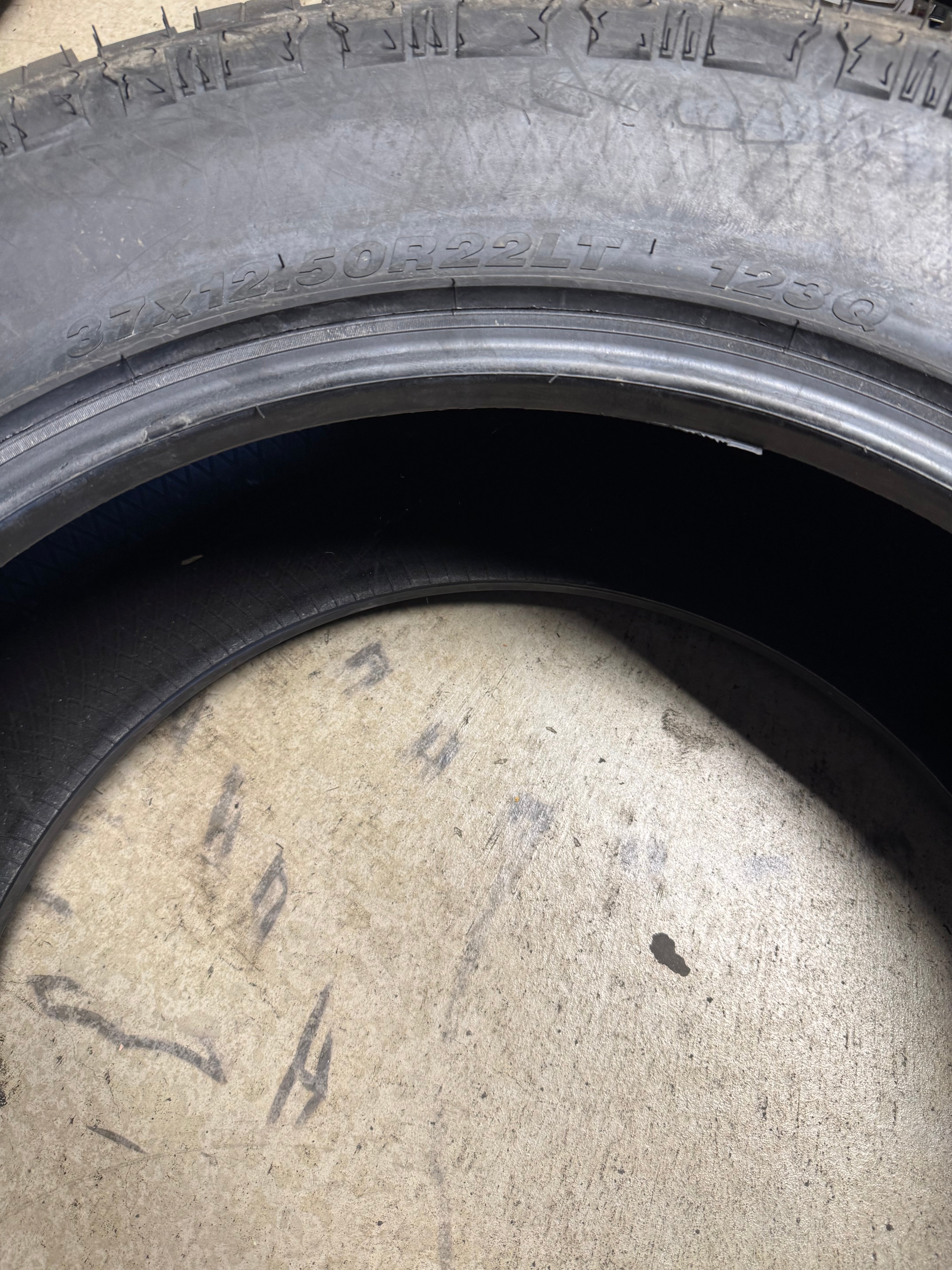 RADAR RENEGADE A/T5 OWL LT 37 12.5 22 123Q 10PLY ALL TERRAIN TIRE RZD0109