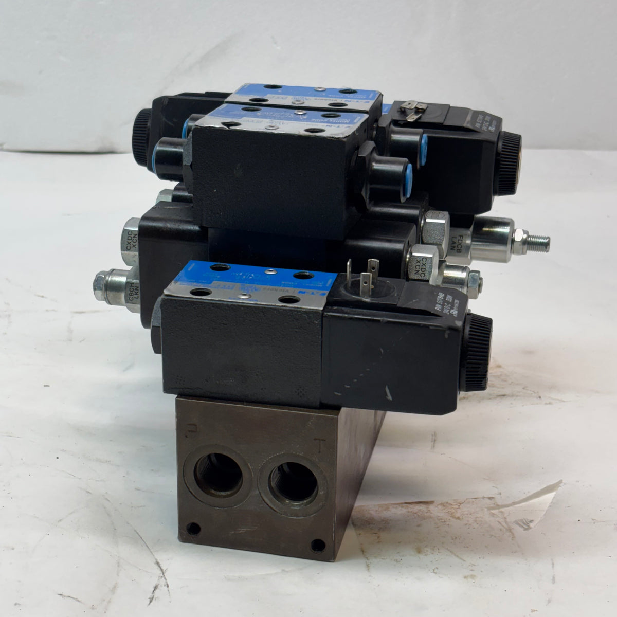 DAMAN HYDRAULIC SOLENOID VALVE ASSEMBLY WITH MANIFOLD DD03P042S