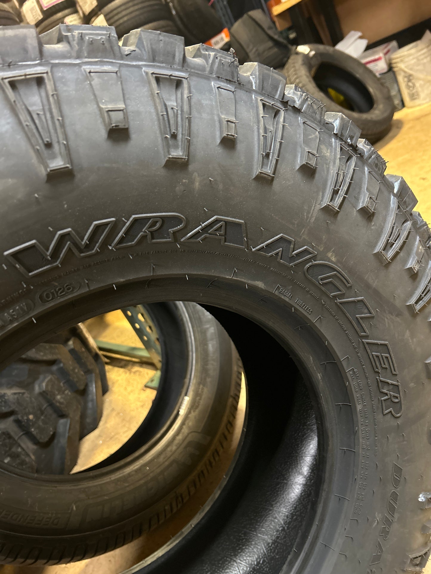 GOODYEAR WRANGLER DURATRAC BSW LT 315 70 17 121Q ALL TERRAIN TIRE 312031142