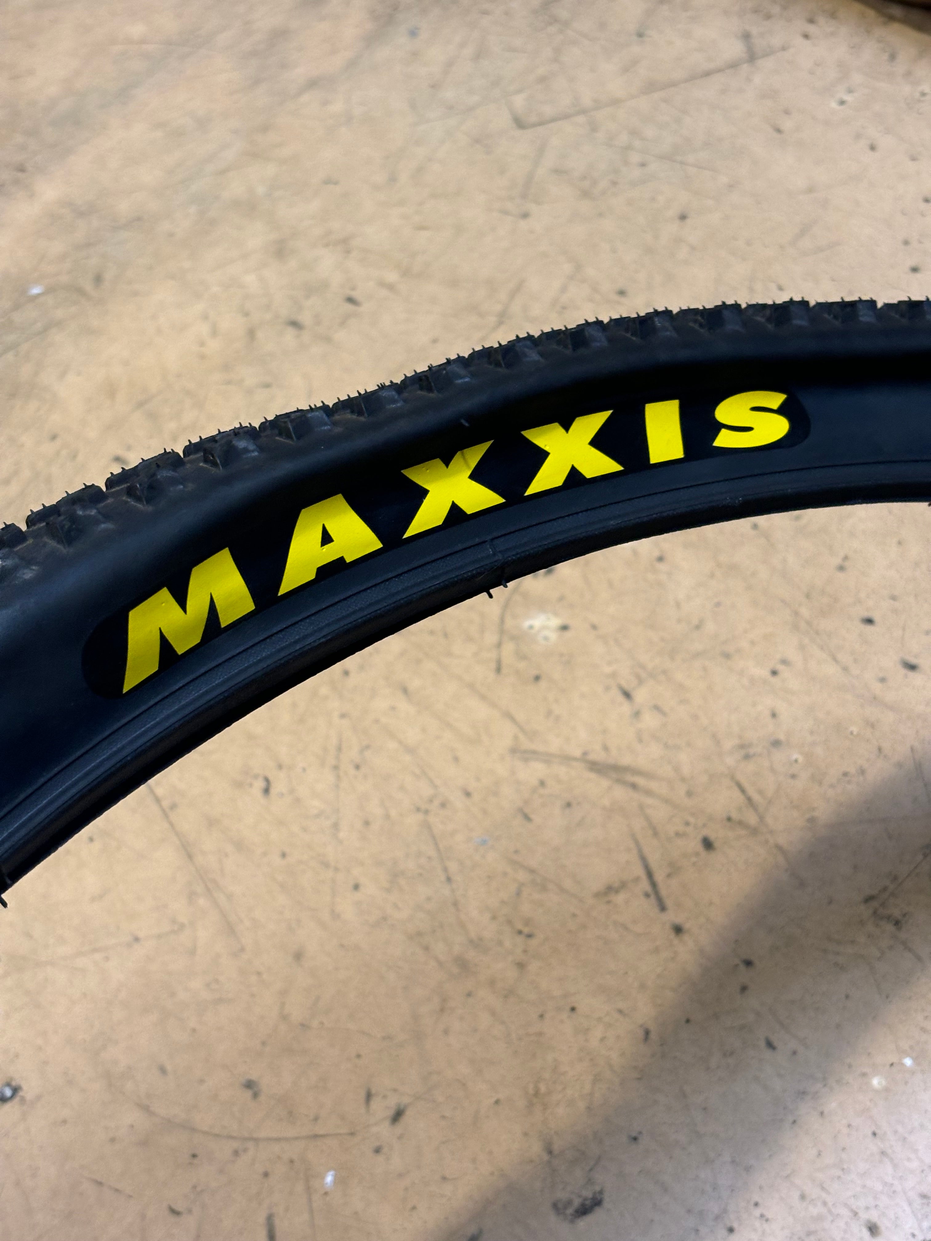 MAXXIS IKON 29 2.20 29-INCH TUBE TYPE SINGLE COMPOUND 60TPI BIKE TIRE TB00327800