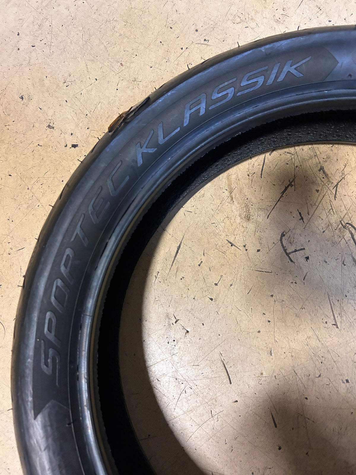 NOS METZELER SPORTEC KLASSIK BSW  130 70 17 62H REAR MOTORCYCLE TIRE 2550900