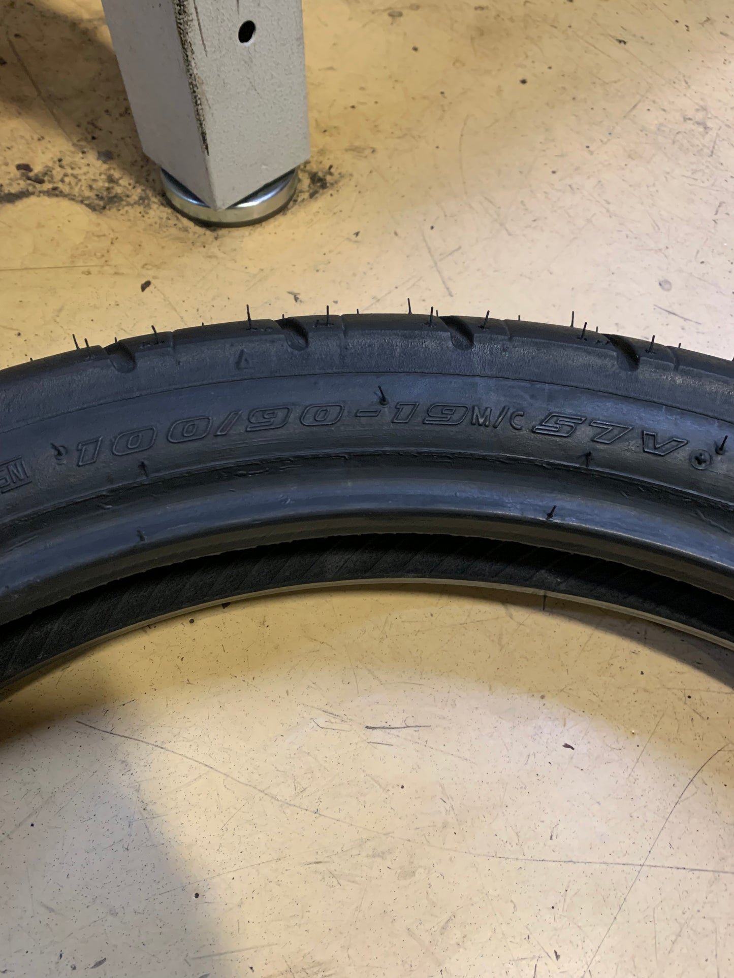 SHINKO 230 TOUR MASTER BSW  100 90 19 57V FRONT MOTORCYCLE TIRE 874161
