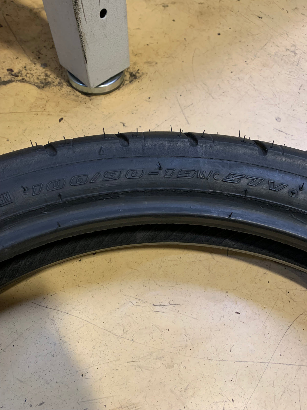SHINKO 230 TOUR MASTER BSW  100 90 19 57V FRONT MOTORCYCLE TIRE 874161