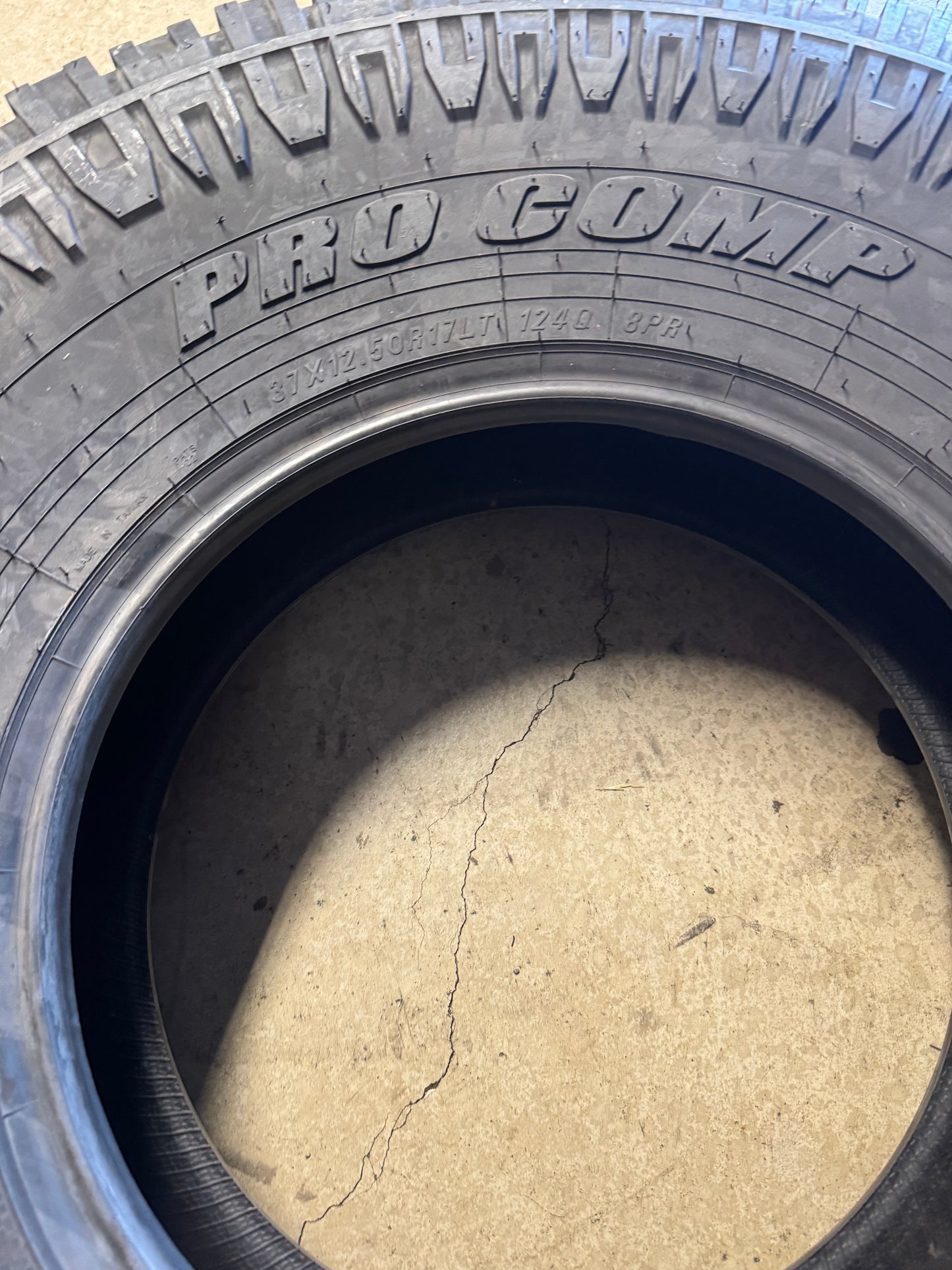 NOS PRO COMP A/T SPORT BSW LT 37 12.5 17 124Q 8PLY ALL TERRAIN TIRE 43712517