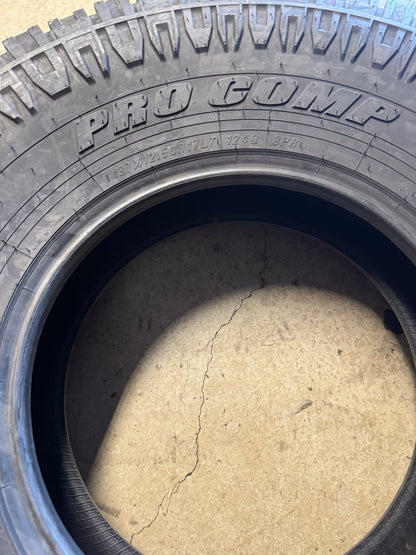 NOS PRO COMP A/T SPORT BSW LT 37 12.5 17 124Q 8PLY ALL TERRAIN TIRE 43712517