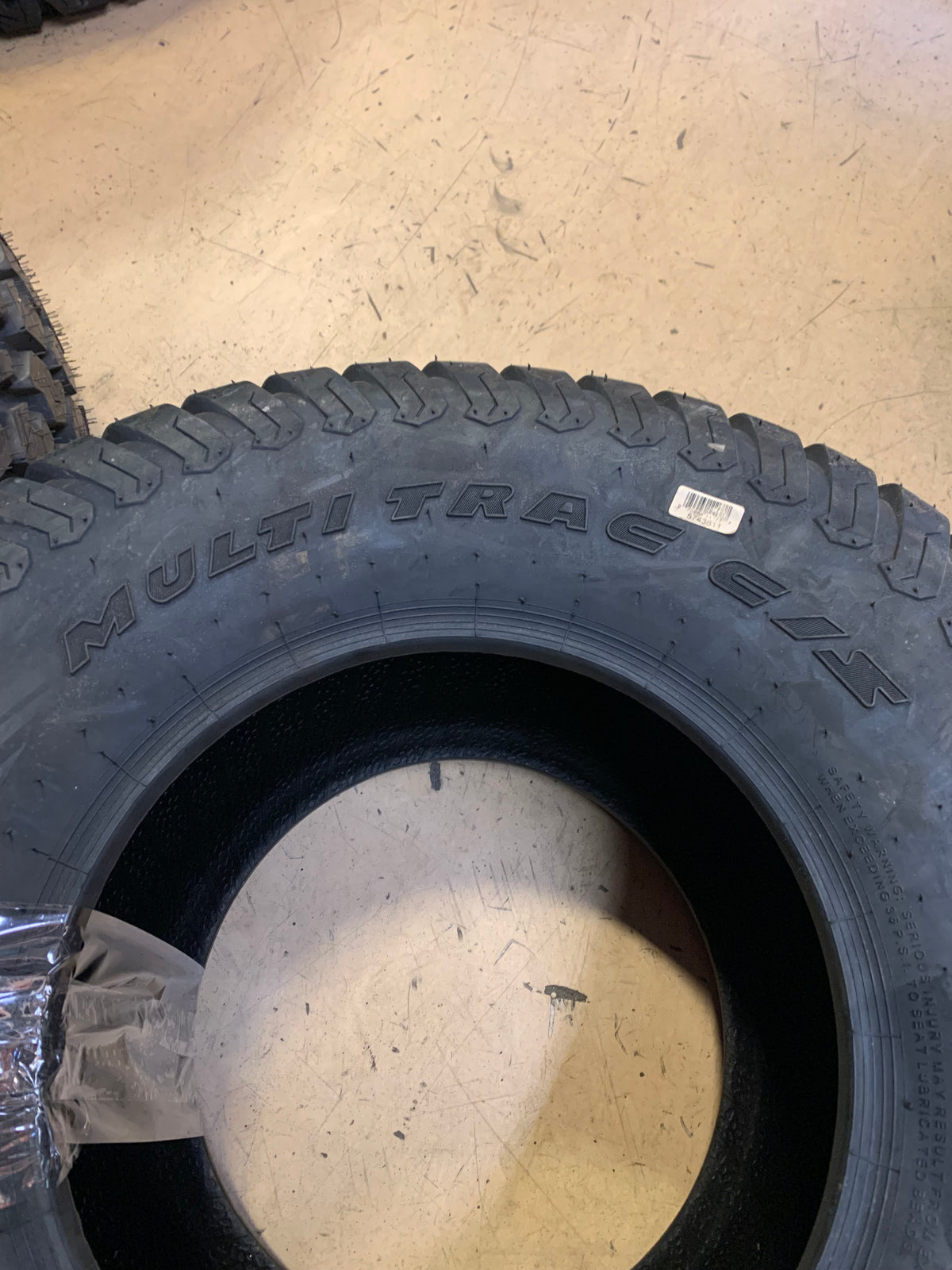 CARLSTAR MULTI TRAC C/S 100A3 BSW  26 12 12 4PLY LAWN TIRE 5743611