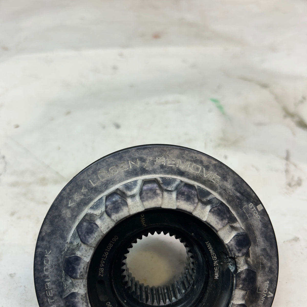 USED PORSCHE CENTER WHEEL LOCK 991 361 081 90
