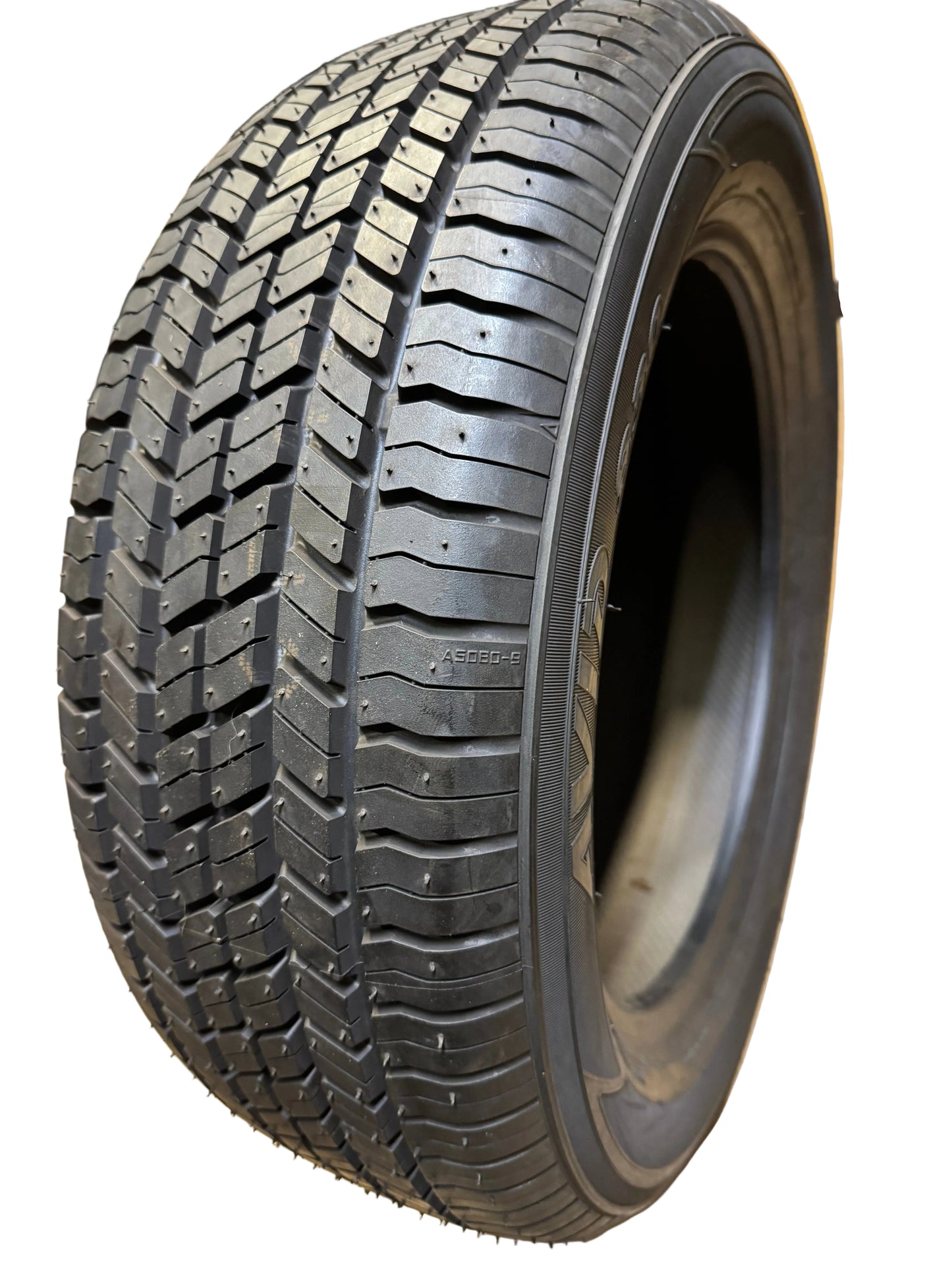 NOS YOKOHAMA AVID S30B BSW P 205 55 16 89V ALL SEASON TIRE 110193228