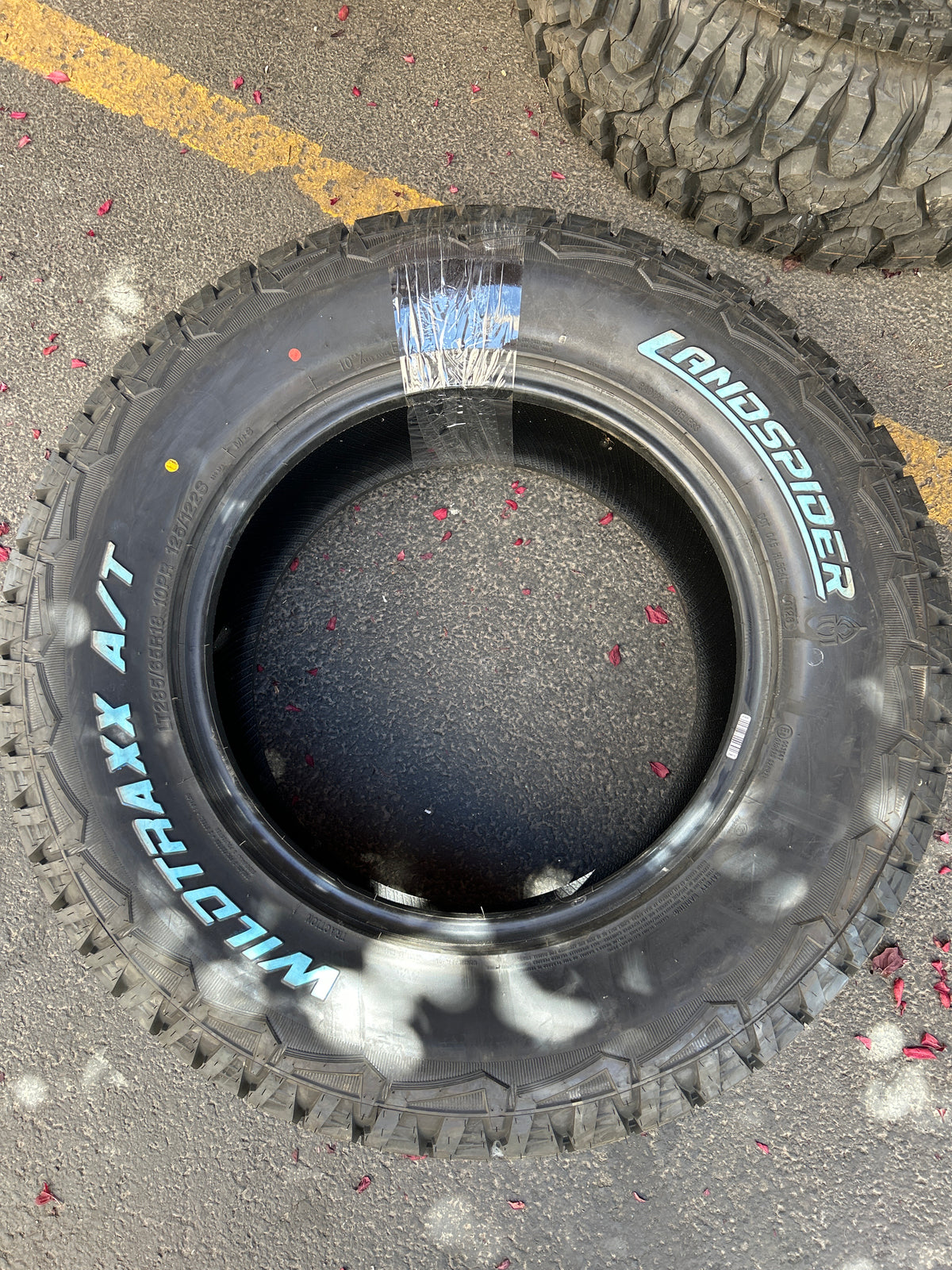 LANDSPIDER WILDTRAXX A/T OWL LT 285/65R18 125/122S ALL TERRAIN TIRE DAT035