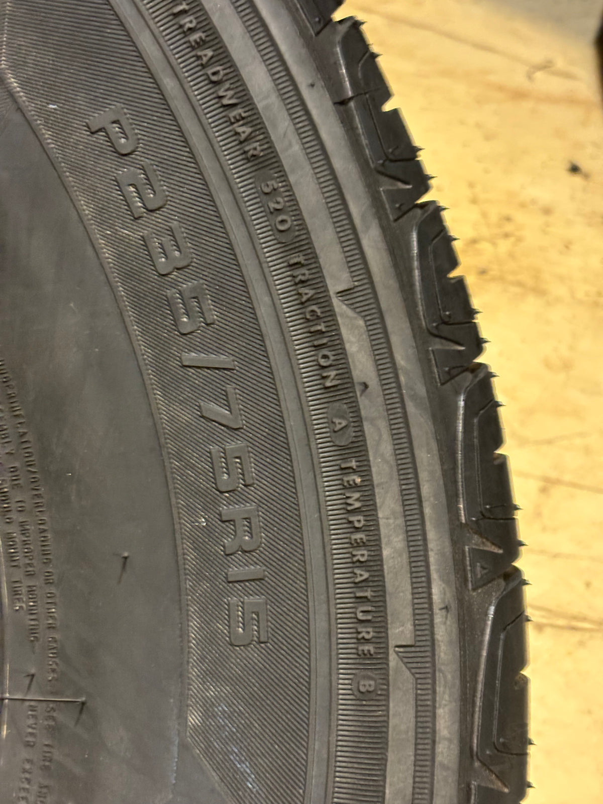 NOS FIRESTONE DESTINATION LE2 WL P 235 75 15 108T XL ALL SEASON TIRE 097623