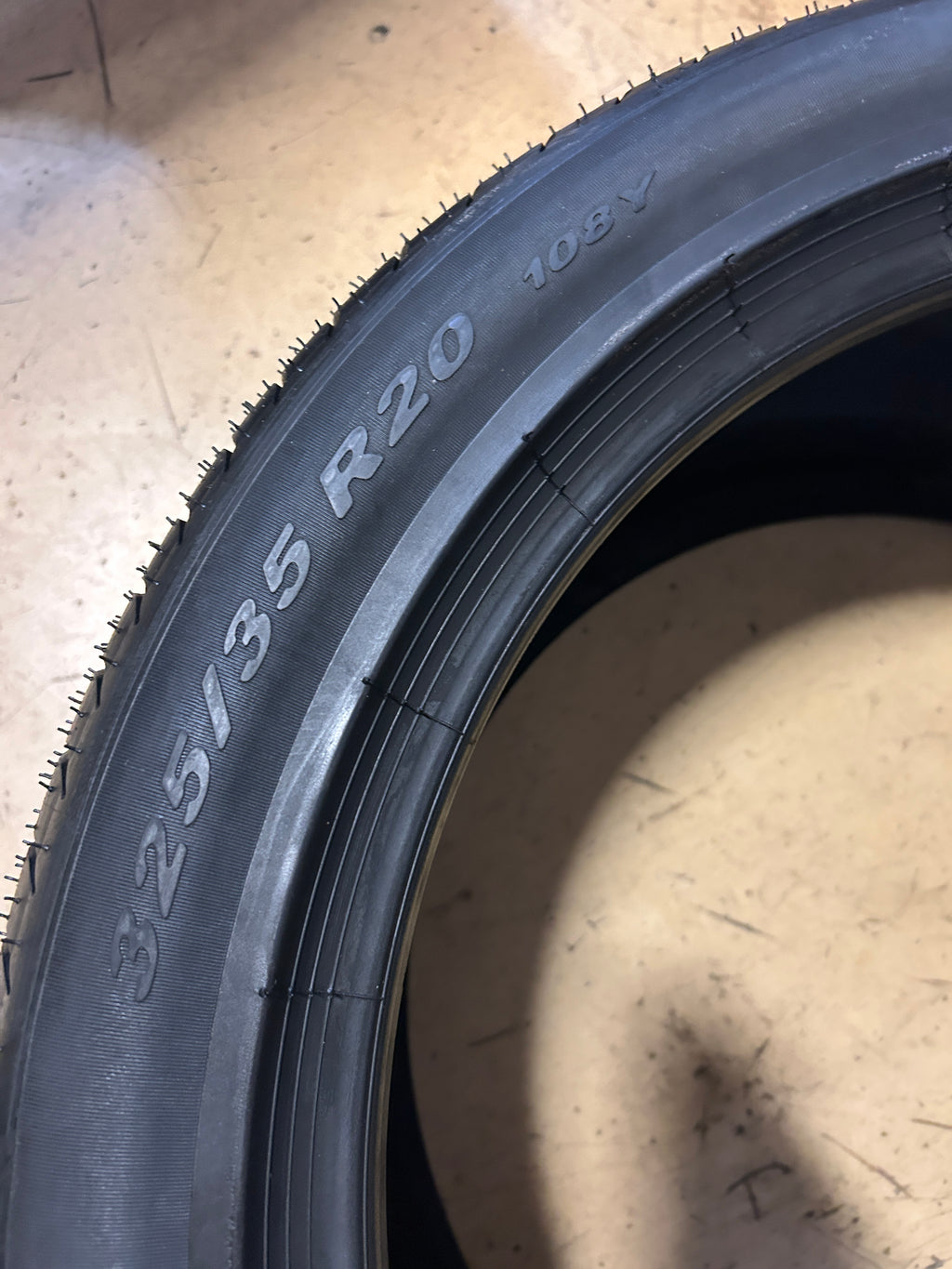 NOS PIRELLI P ZERO (*) BSW P 325 35 20 108Y UHP TIRE 2422700