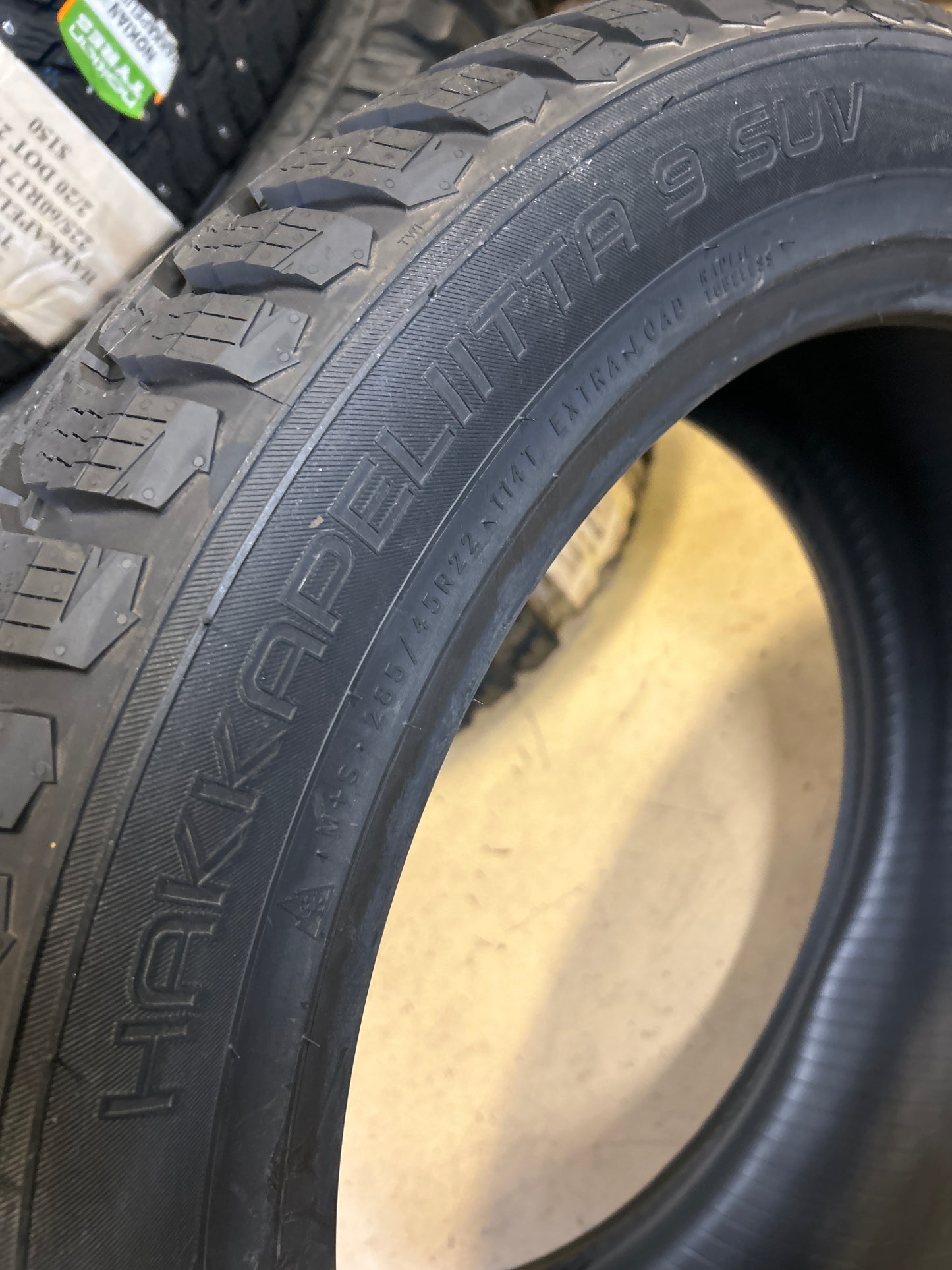 NOS 2 NOKIAN HAKKAPELIITTA 9 SUV BSW P 285 45 22 114T XL WINTER TIRE T430739