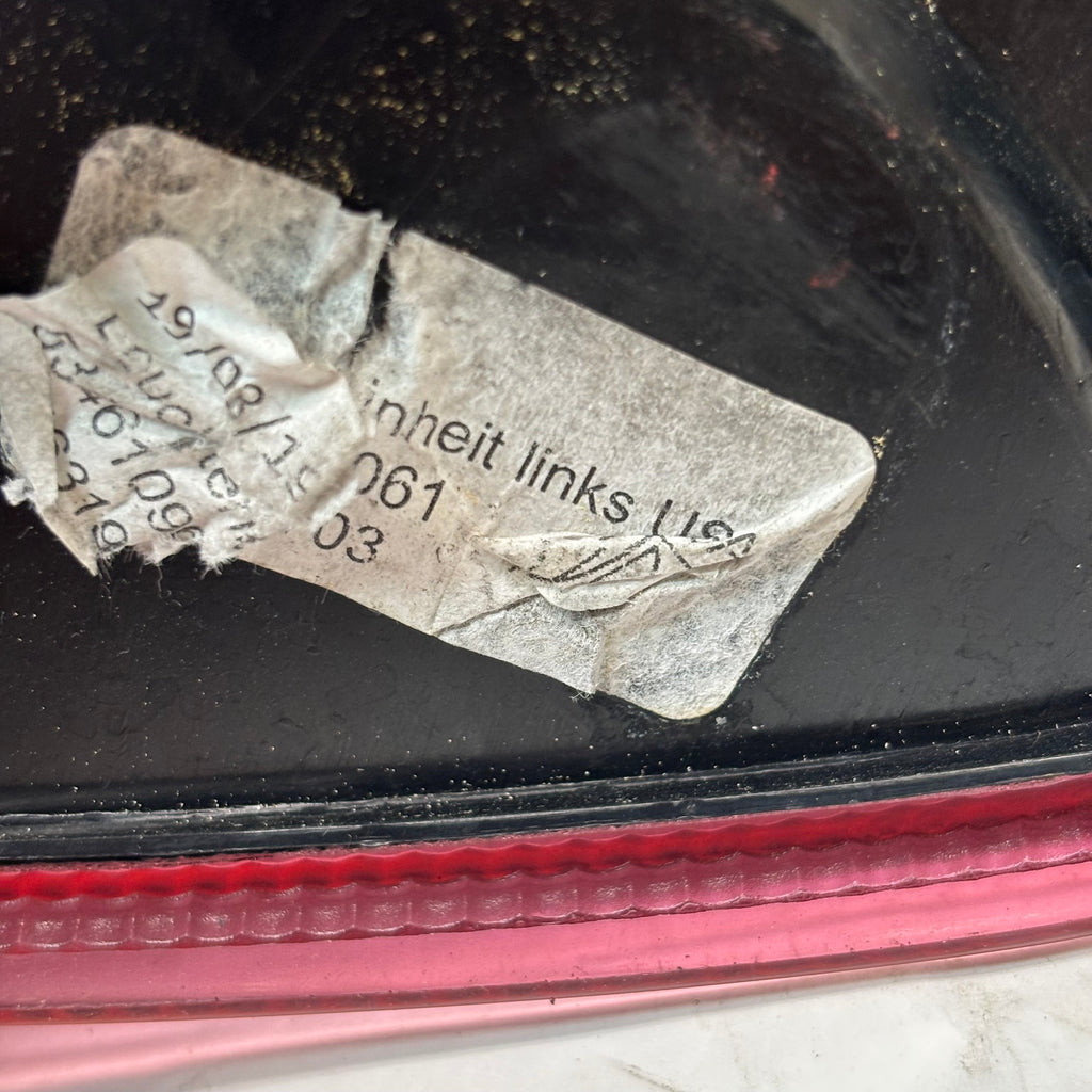 USED PORSCHE 911 TAIL LIGHT LEFT DRIVER 89-94 L90002522
