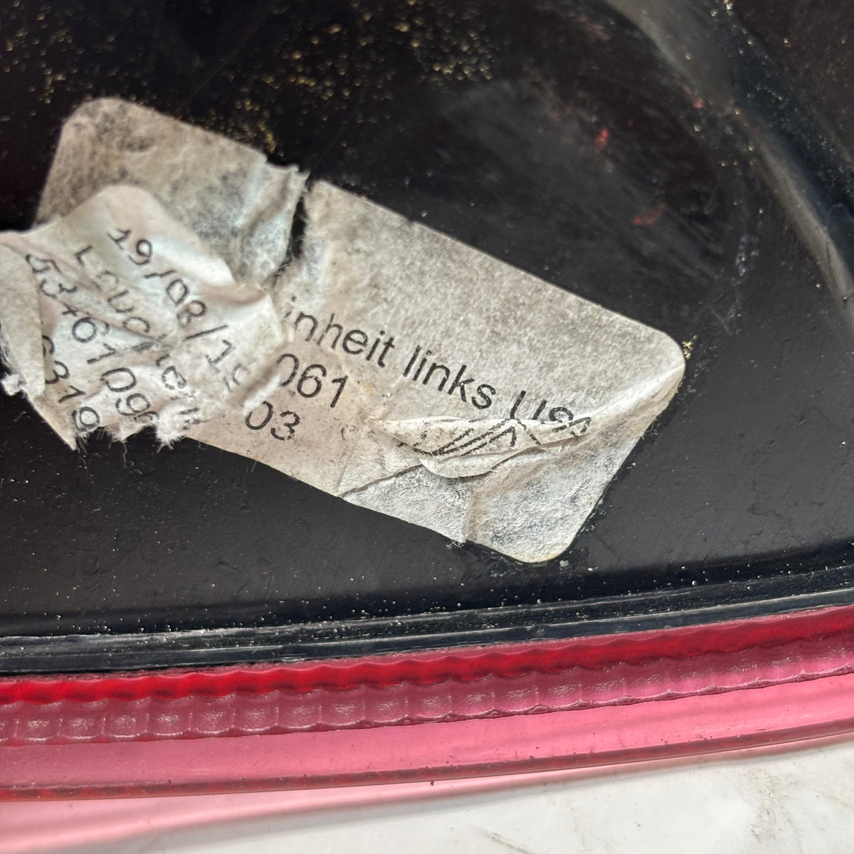 USED PORSCHE 911 TAIL LIGHT LEFT DRIVER 89-94 L90002522